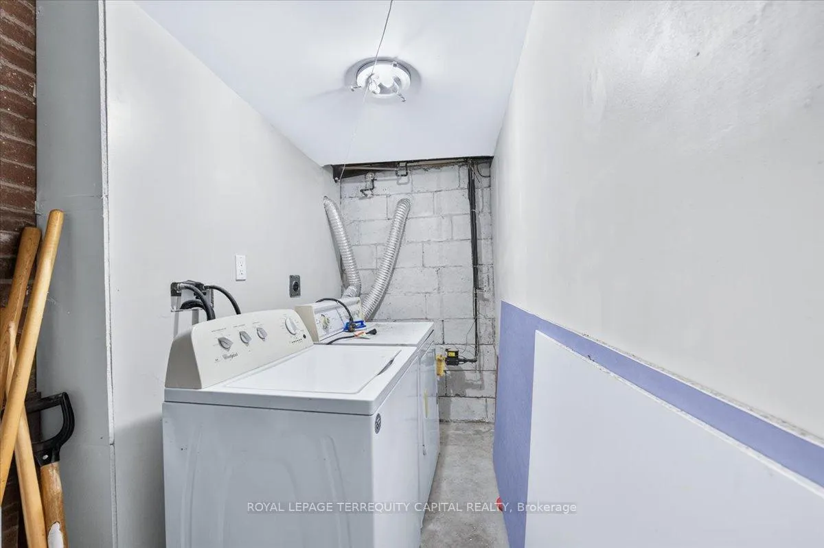 Photo 42 of 175 Clearbrooke Circle, Etobicoke, Rexdale-Kipling — HOMEH