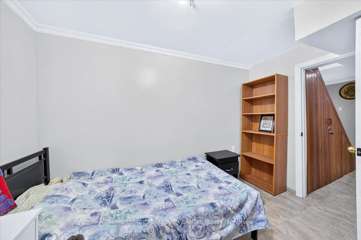 Photo 43 of 175 Clearbrooke Circle, Etobicoke, Rexdale-Kipling — HOMEH