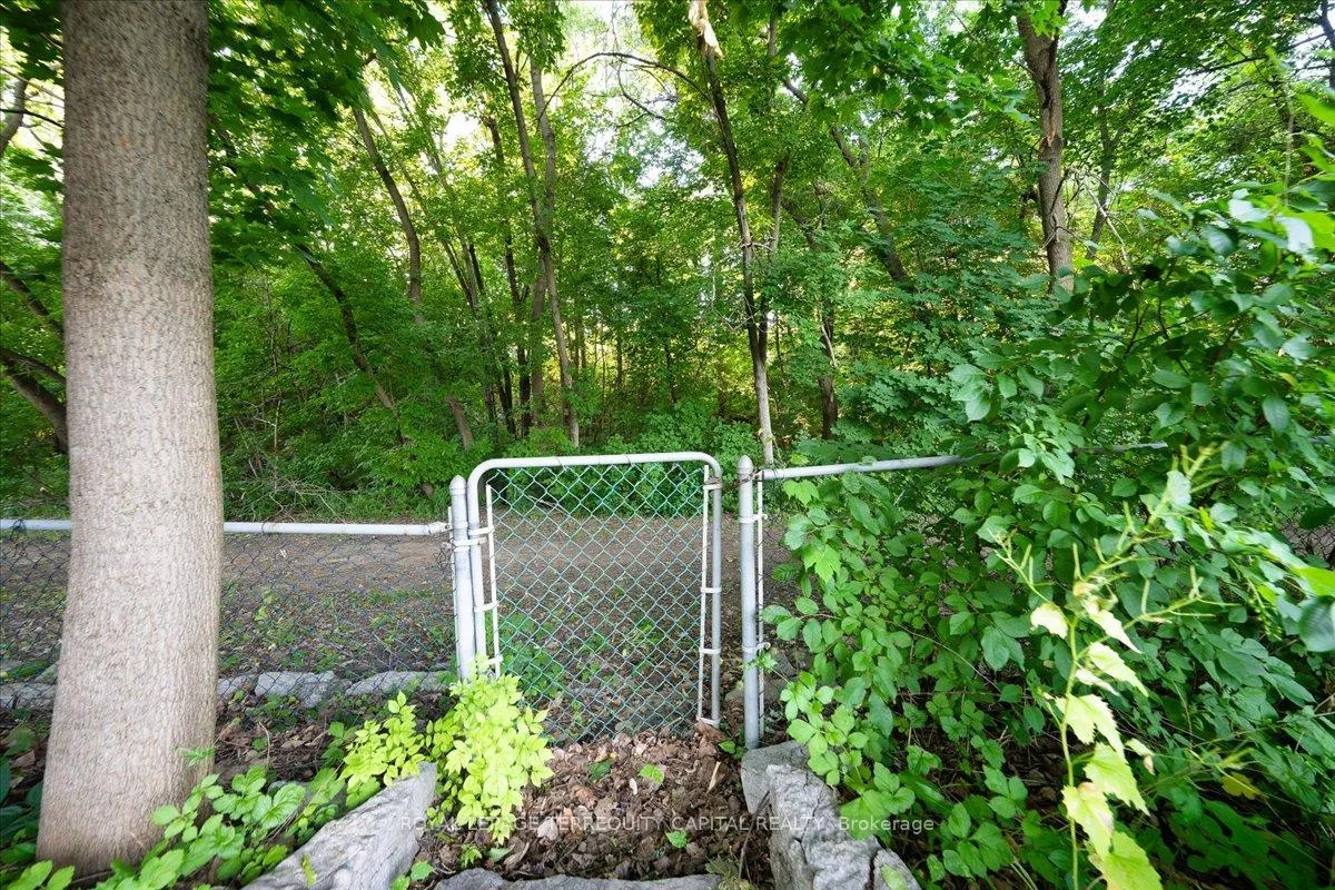 Photo 48 of 175 Clearbrooke Circle, Etobicoke, Rexdale-Kipling — HOMEH