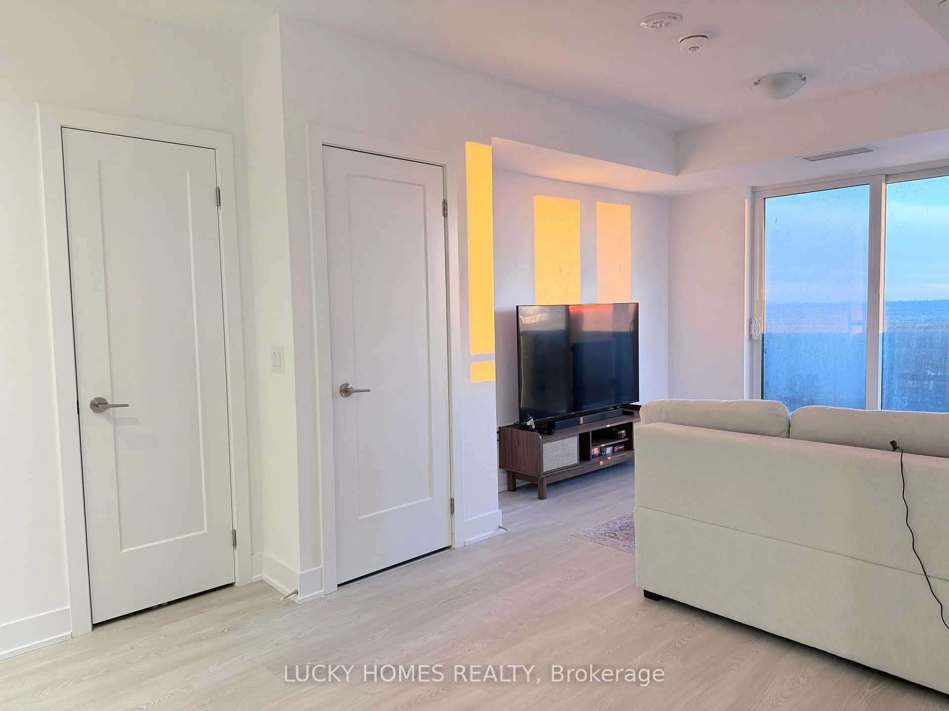 Photo 10 of Unit 2416, 2545 Simcoe Street N, Oshawa, Windfields — HOMEH