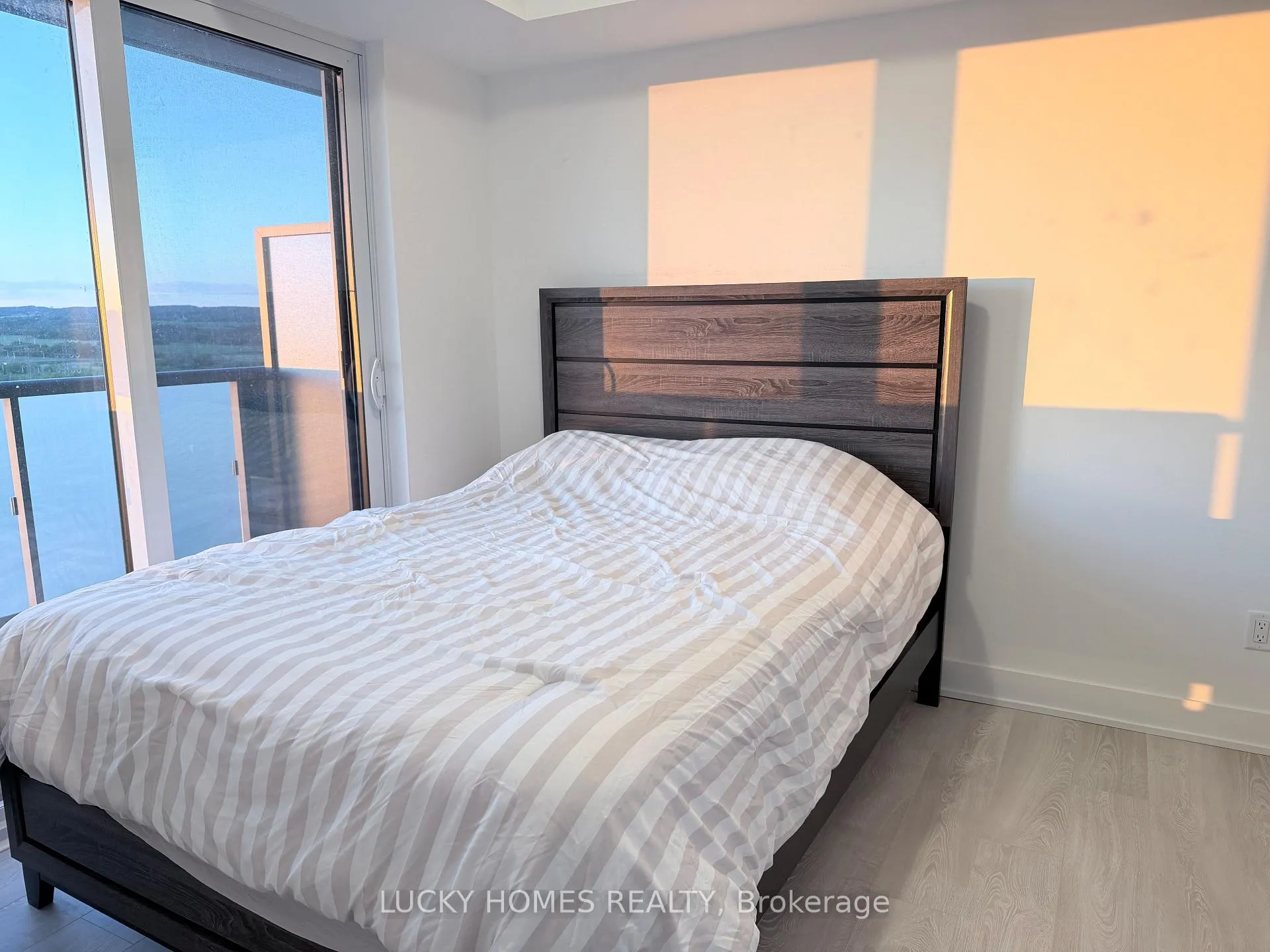 Photo 11 of Unit 2416, 2545 Simcoe Street N, Oshawa, Windfields — HOMEH