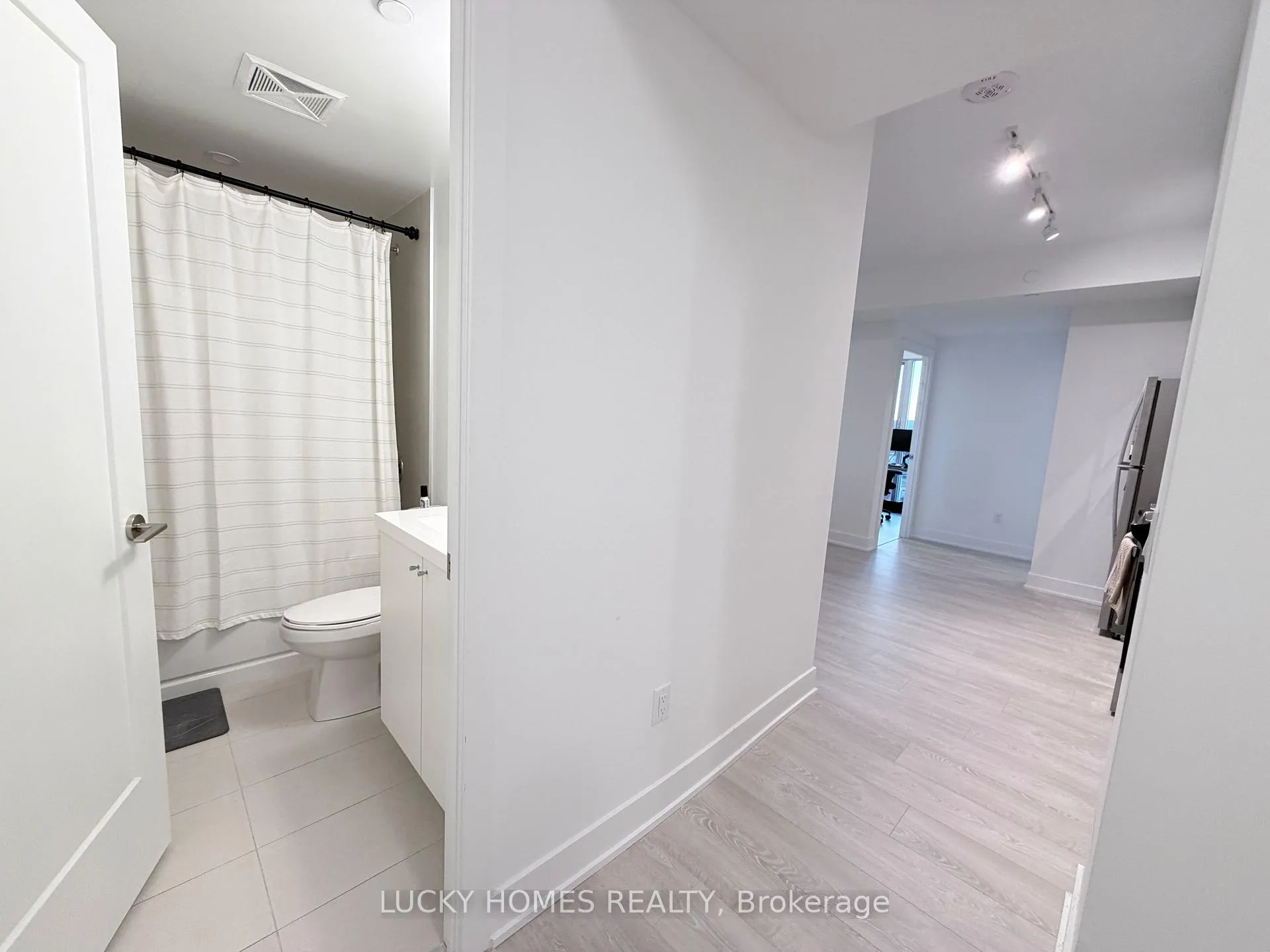 Photo 15 of Unit 2416, 2545 Simcoe Street N, Oshawa, Windfields — HOMEH