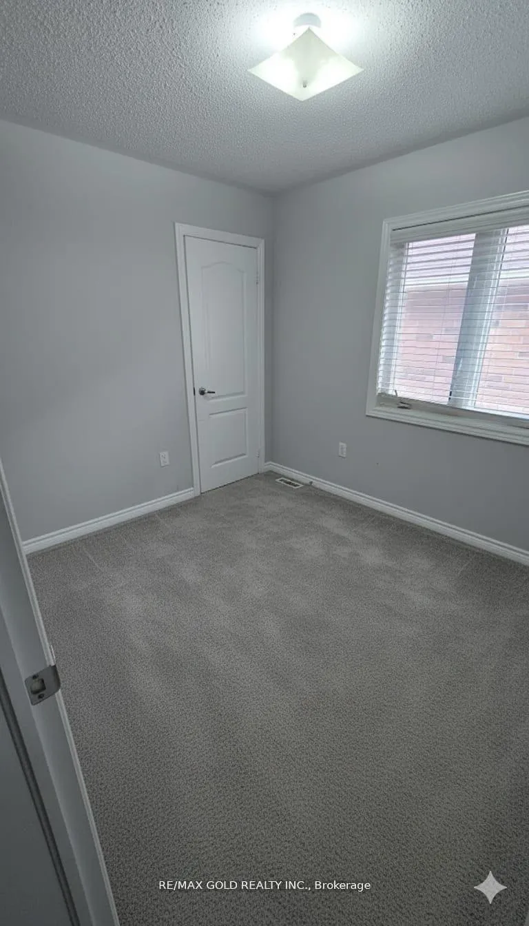 Photo 11 of 34 Leadership Drive, Brampton, Credit Valley — HOMEH