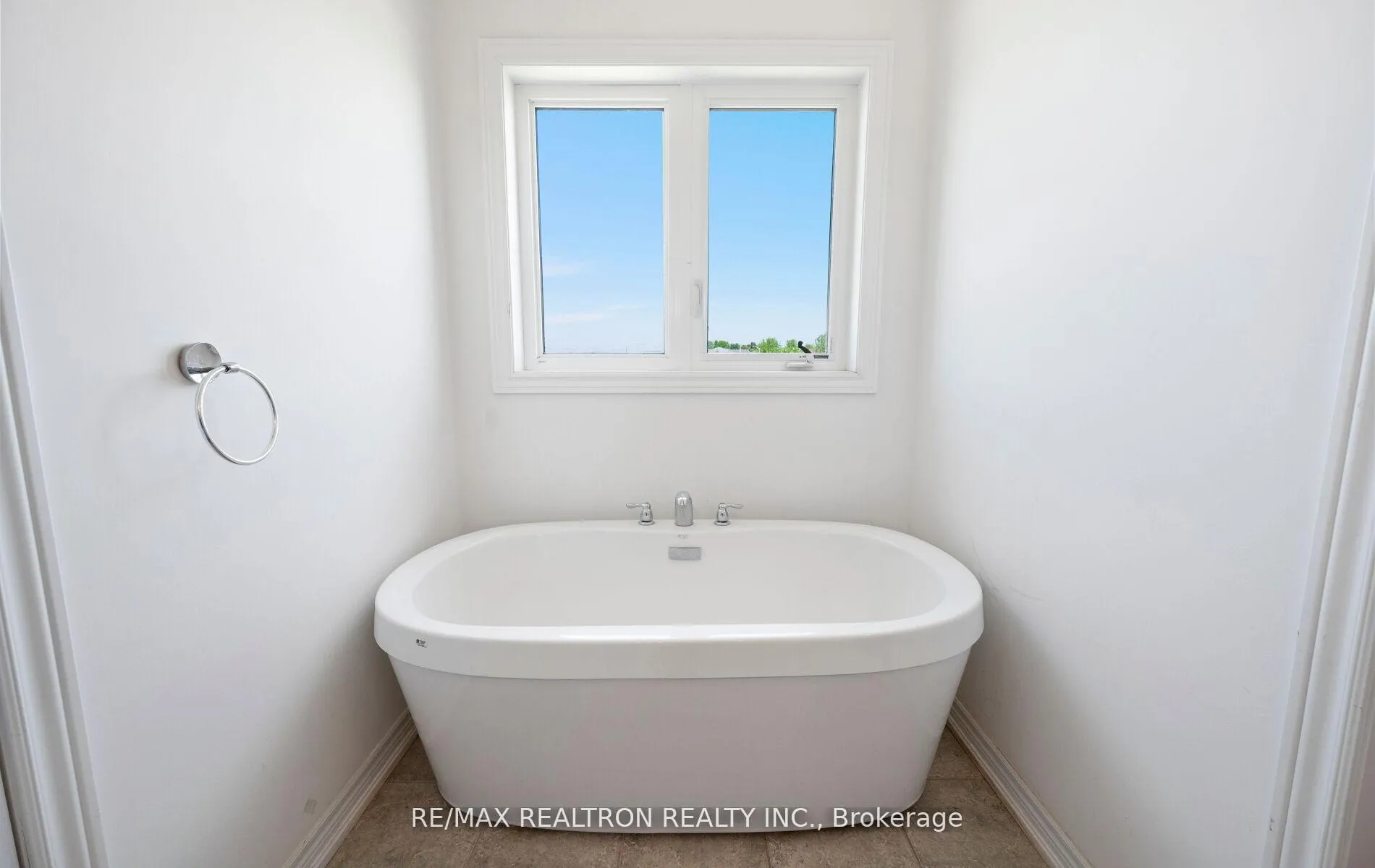 Photo 33 of 57 Sasco Way, Essa, Angus — HOMEH