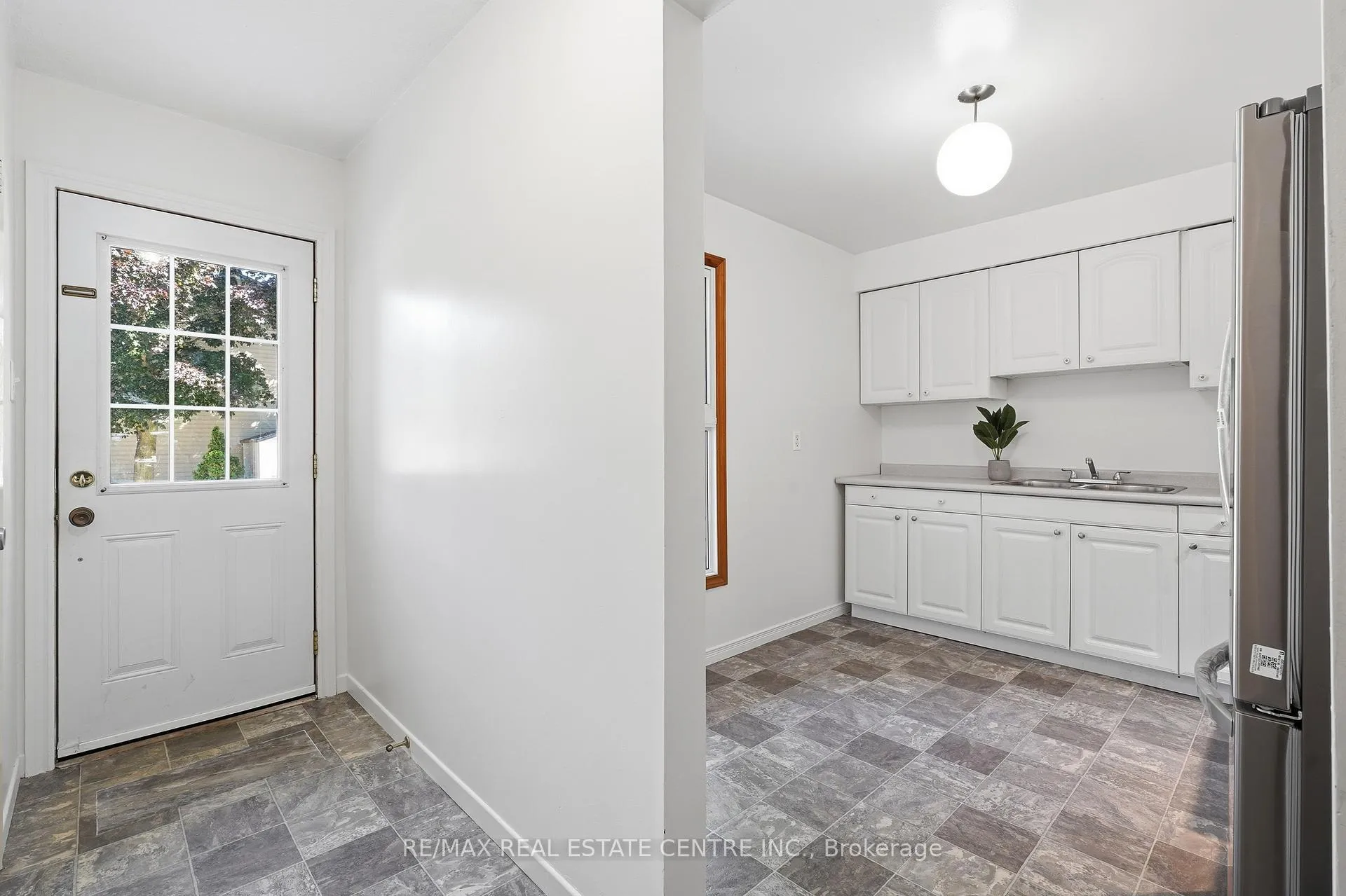 Photo 8 of Unit 34, 15 Green Valley Drive, Kitchener — HOMEH