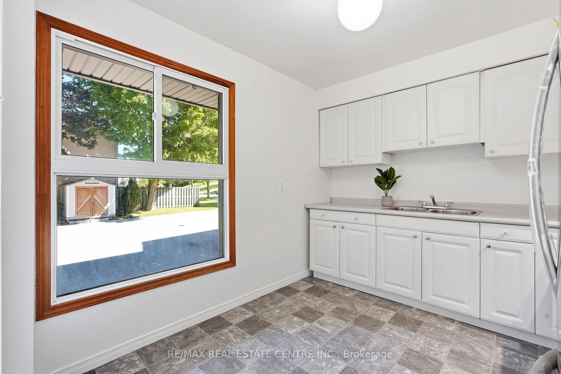 Photo 11 of Unit 34, 15 Green Valley Drive, Kitchener — HOMEH