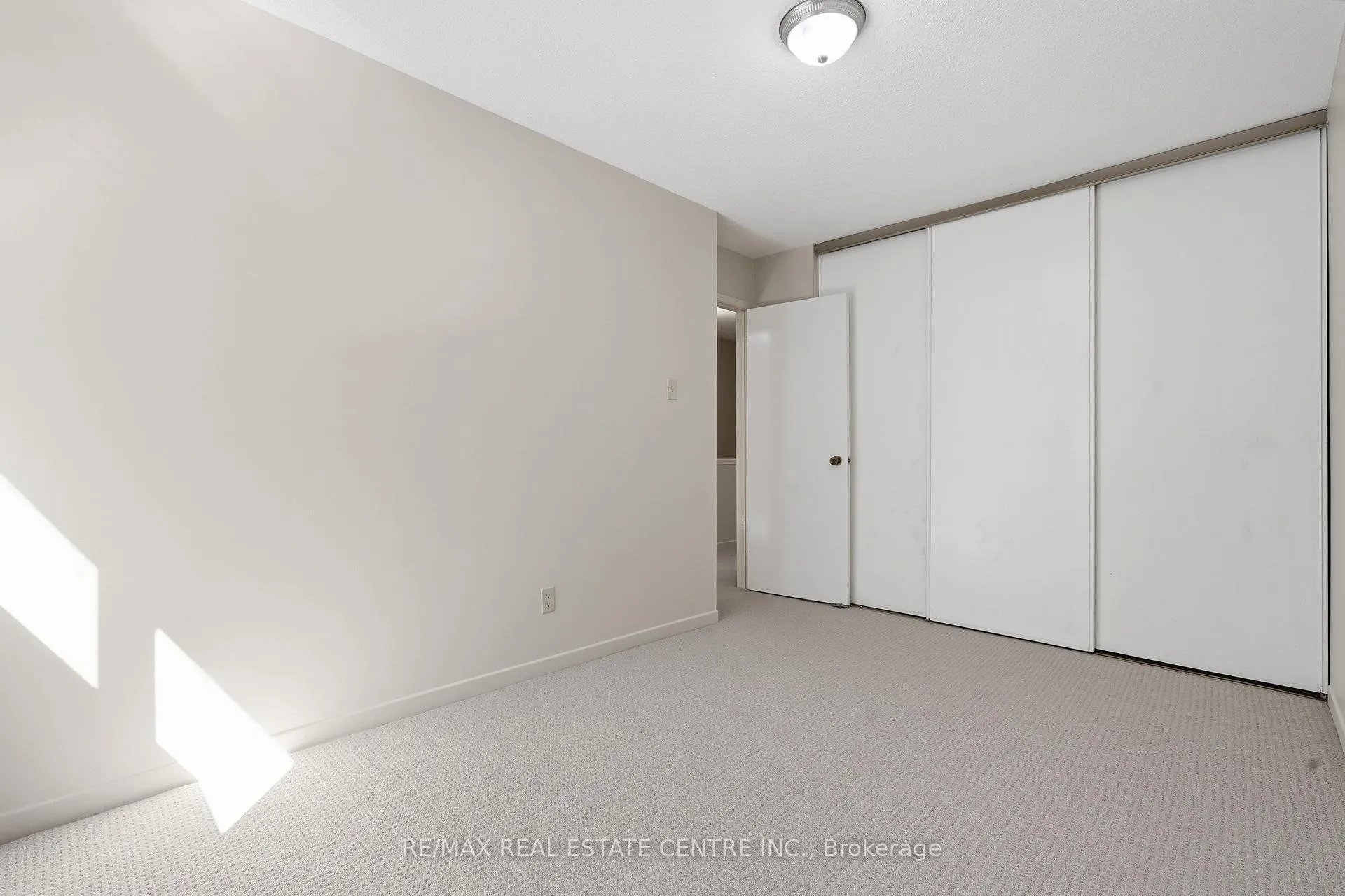Photo 23 of Unit 34, 15 Green Valley Drive, Kitchener — HOMEH