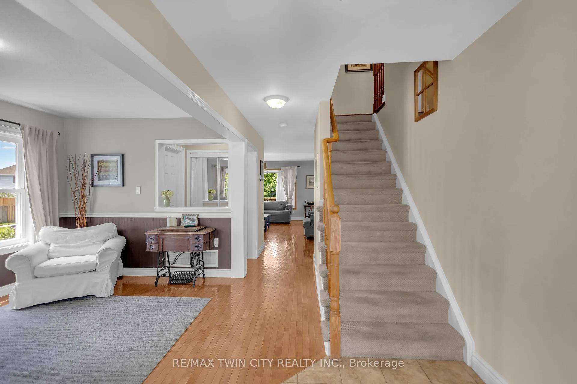 Photo 4 of 124 Blackburn Drive, Brantford, Empire — HOMEH