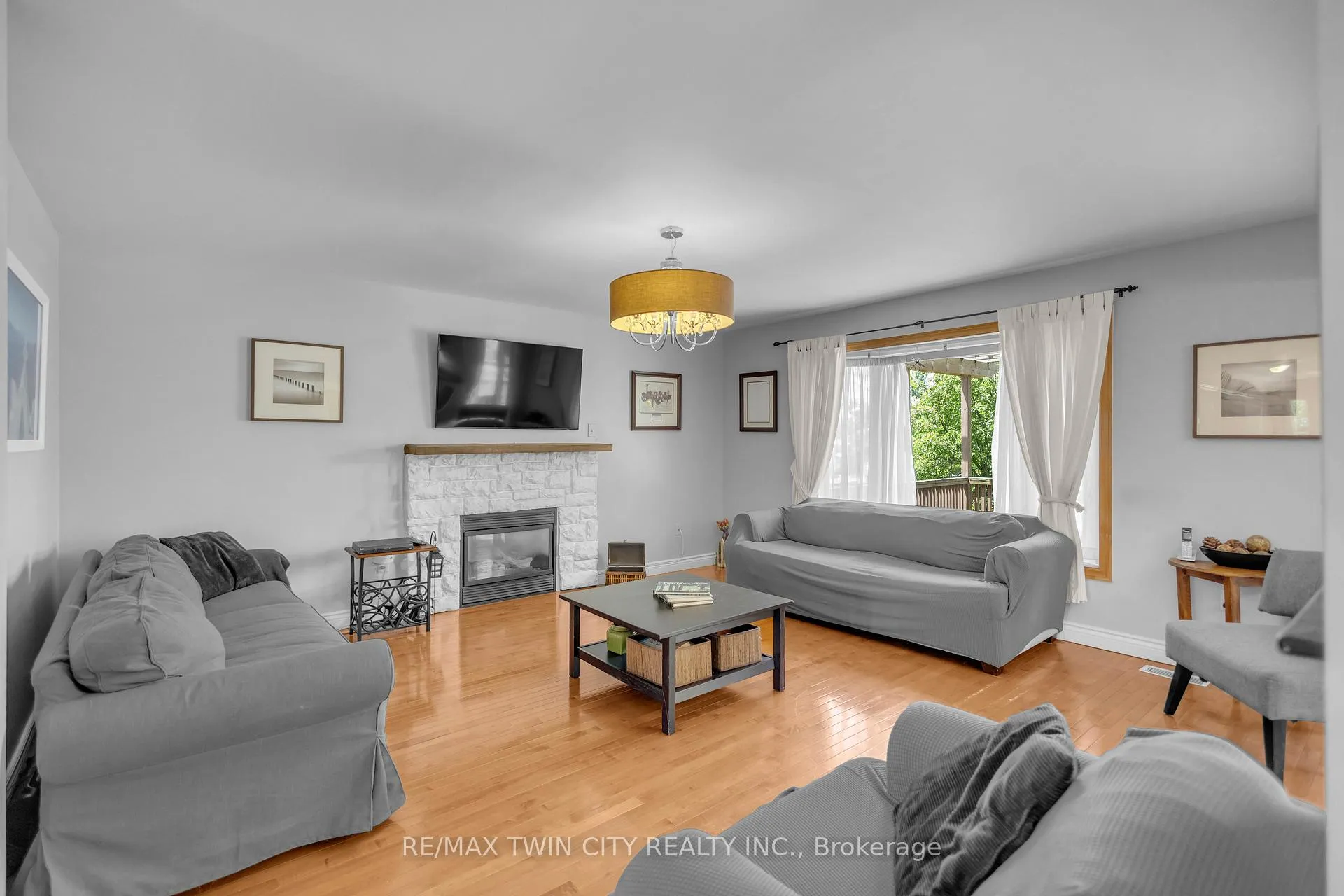 Photo 7 of 124 Blackburn Drive, Brantford, Empire — HOMEH