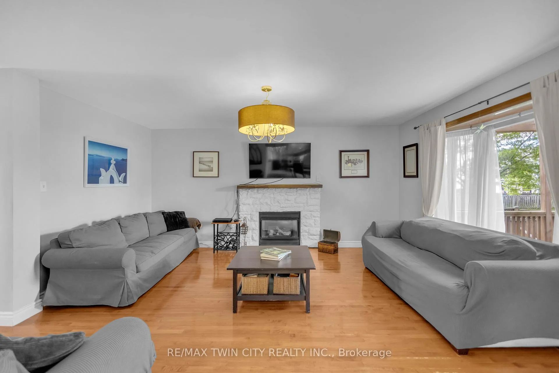 Photo 8 of 124 Blackburn Drive, Brantford, Empire — HOMEH