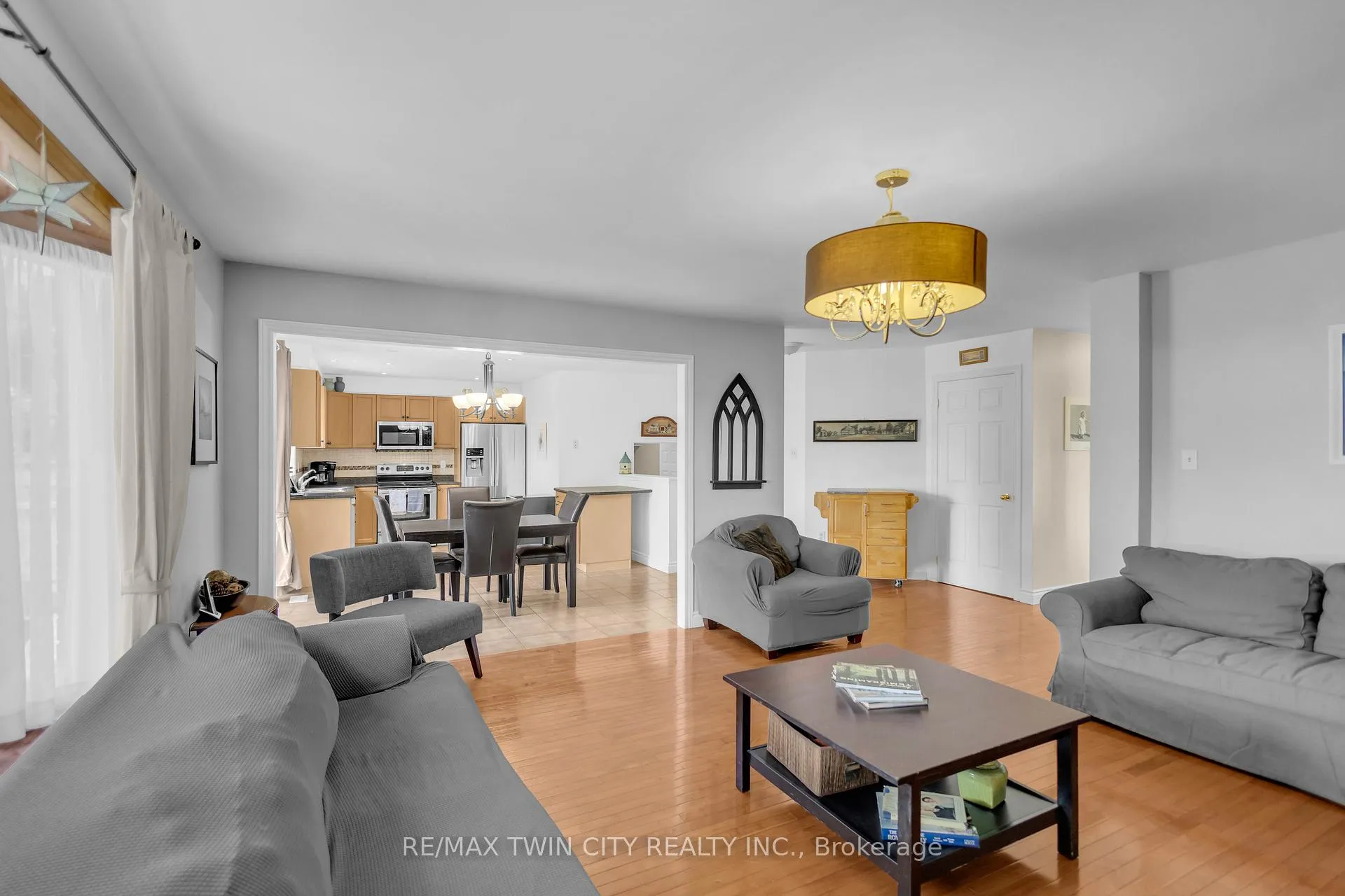 Photo 9 of 124 Blackburn Drive, Brantford, Empire — HOMEH