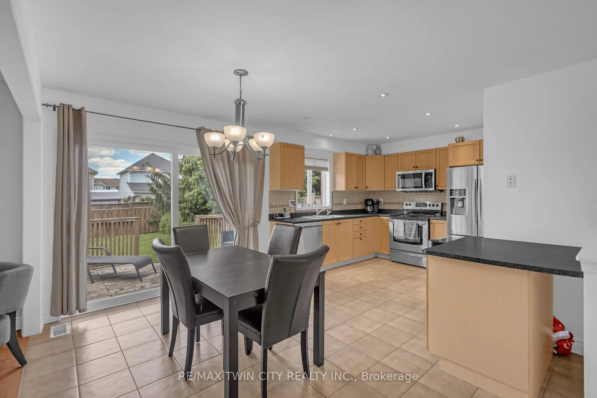 Photo 10 of 124 Blackburn Drive, Brantford, Empire — HOMEH