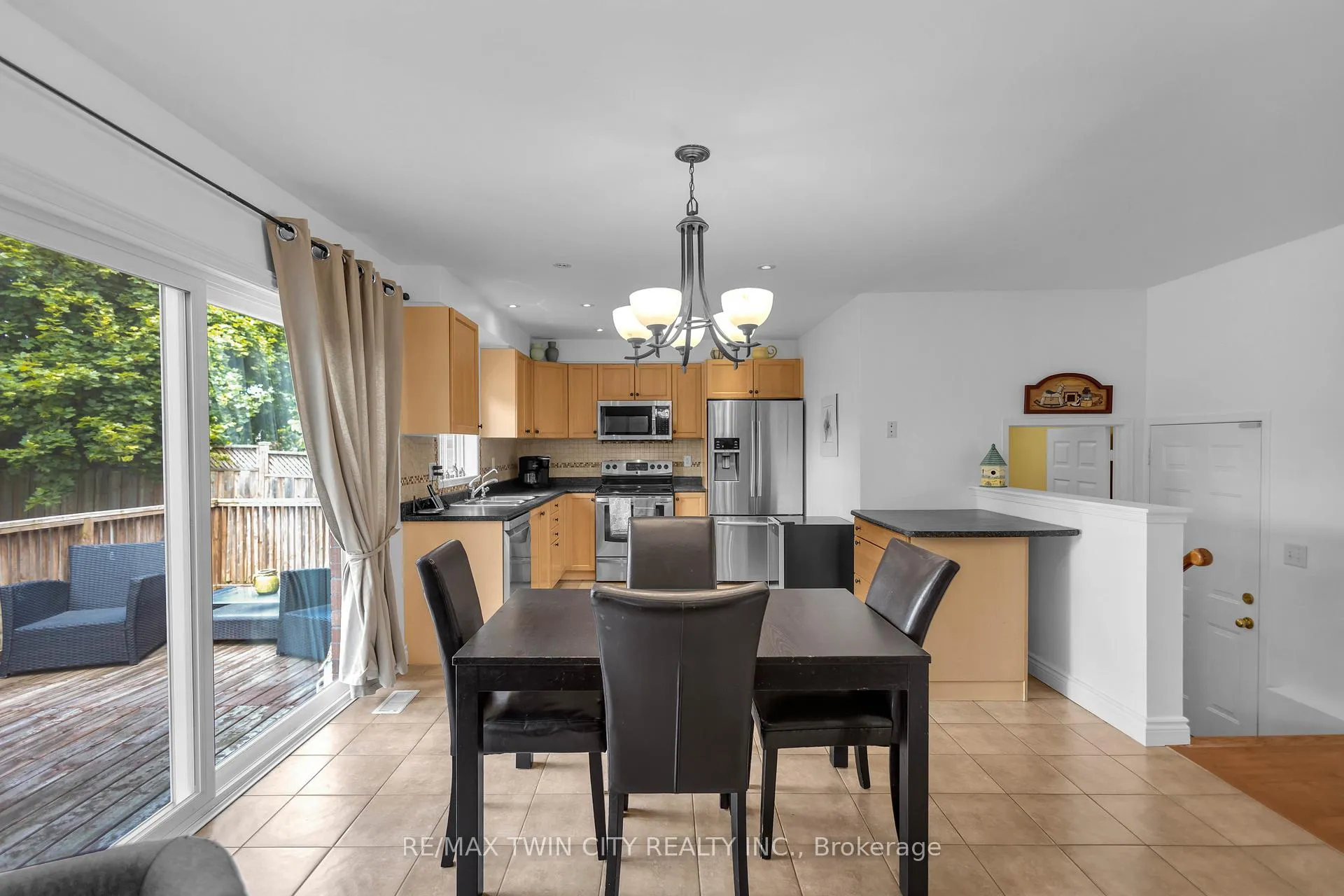 Photo 11 of 124 Blackburn Drive, Brantford, Empire — HOMEH