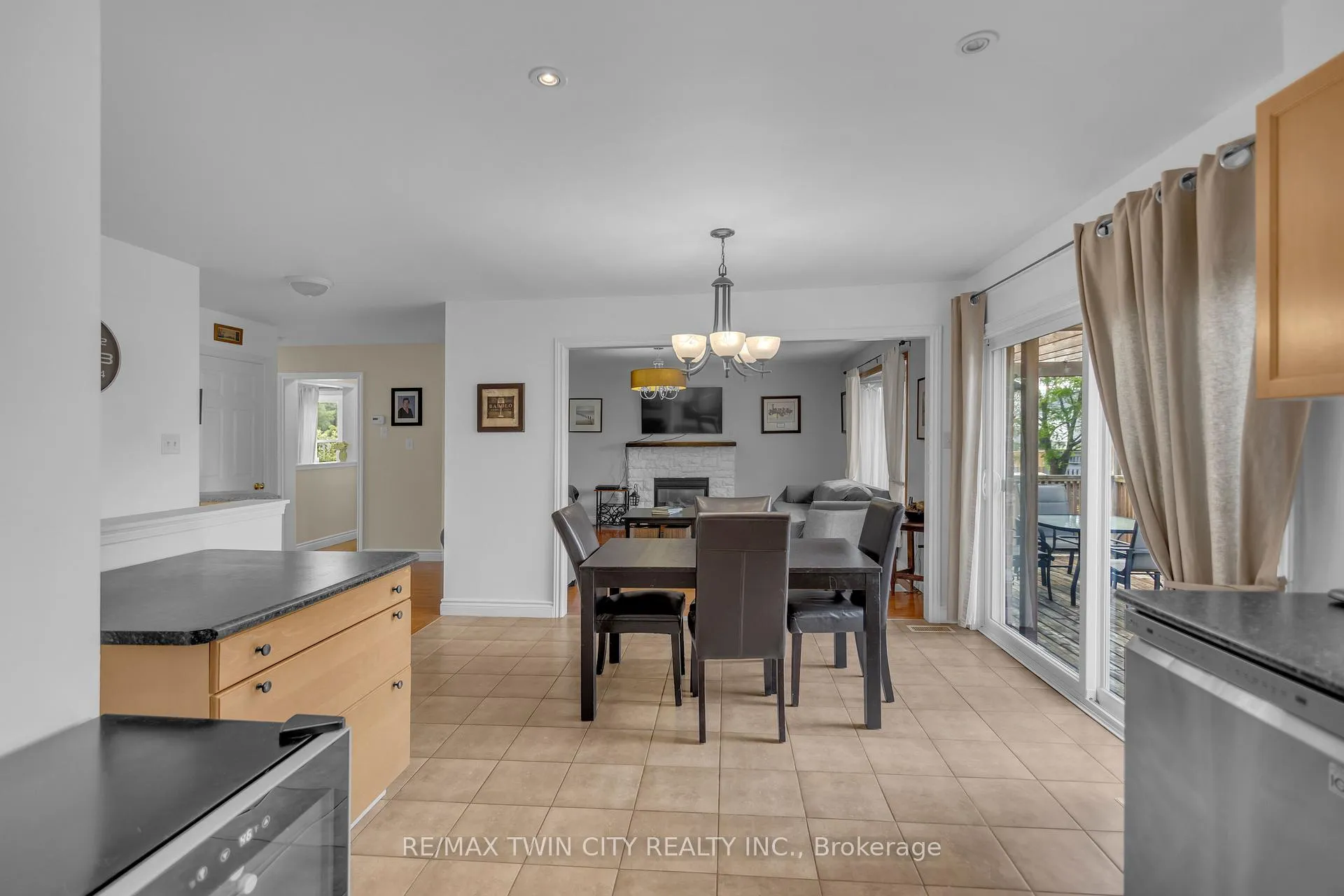 Photo 12 of 124 Blackburn Drive, Brantford, Empire — HOMEH