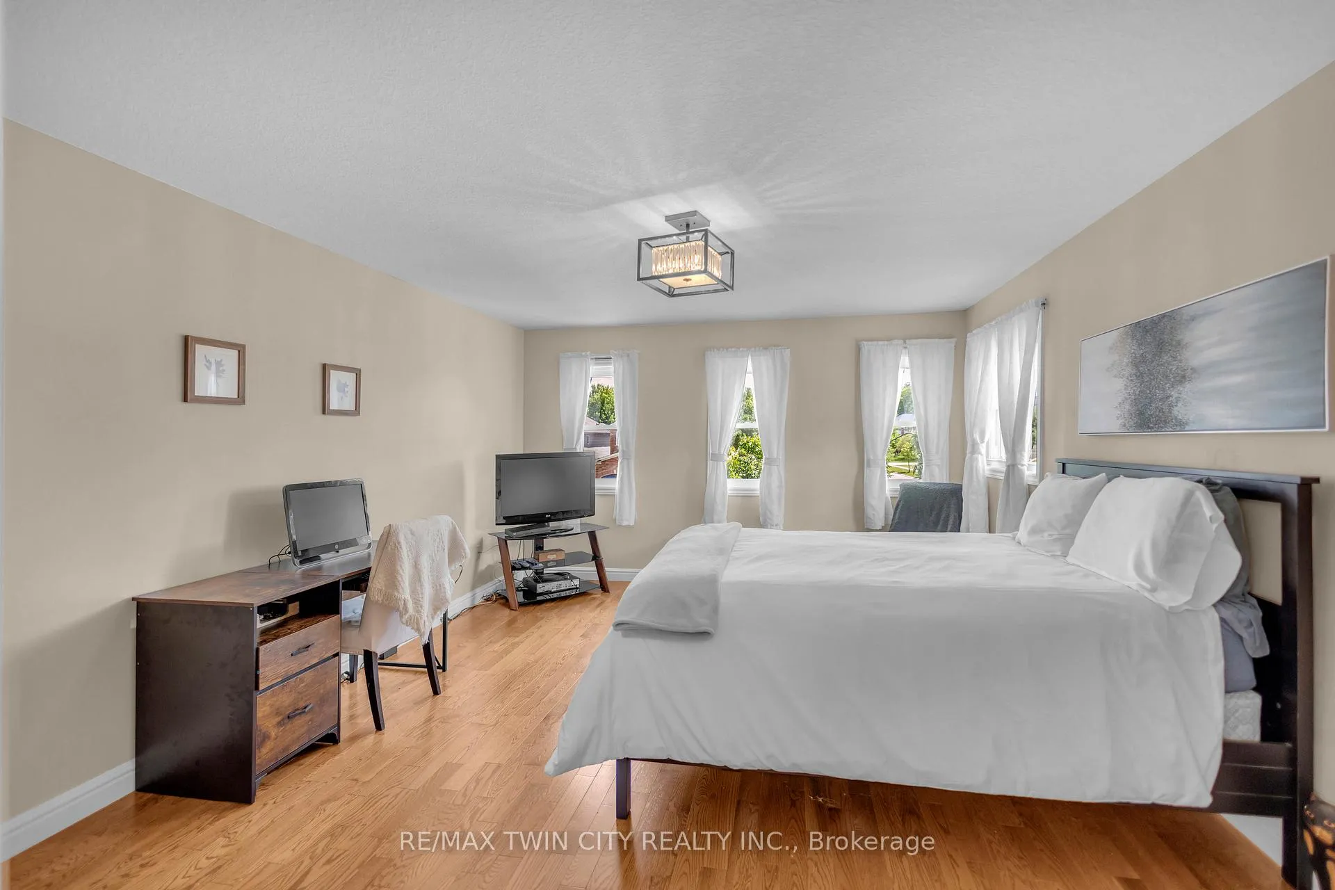 Photo 19 of 124 Blackburn Drive, Brantford, Empire — HOMEH