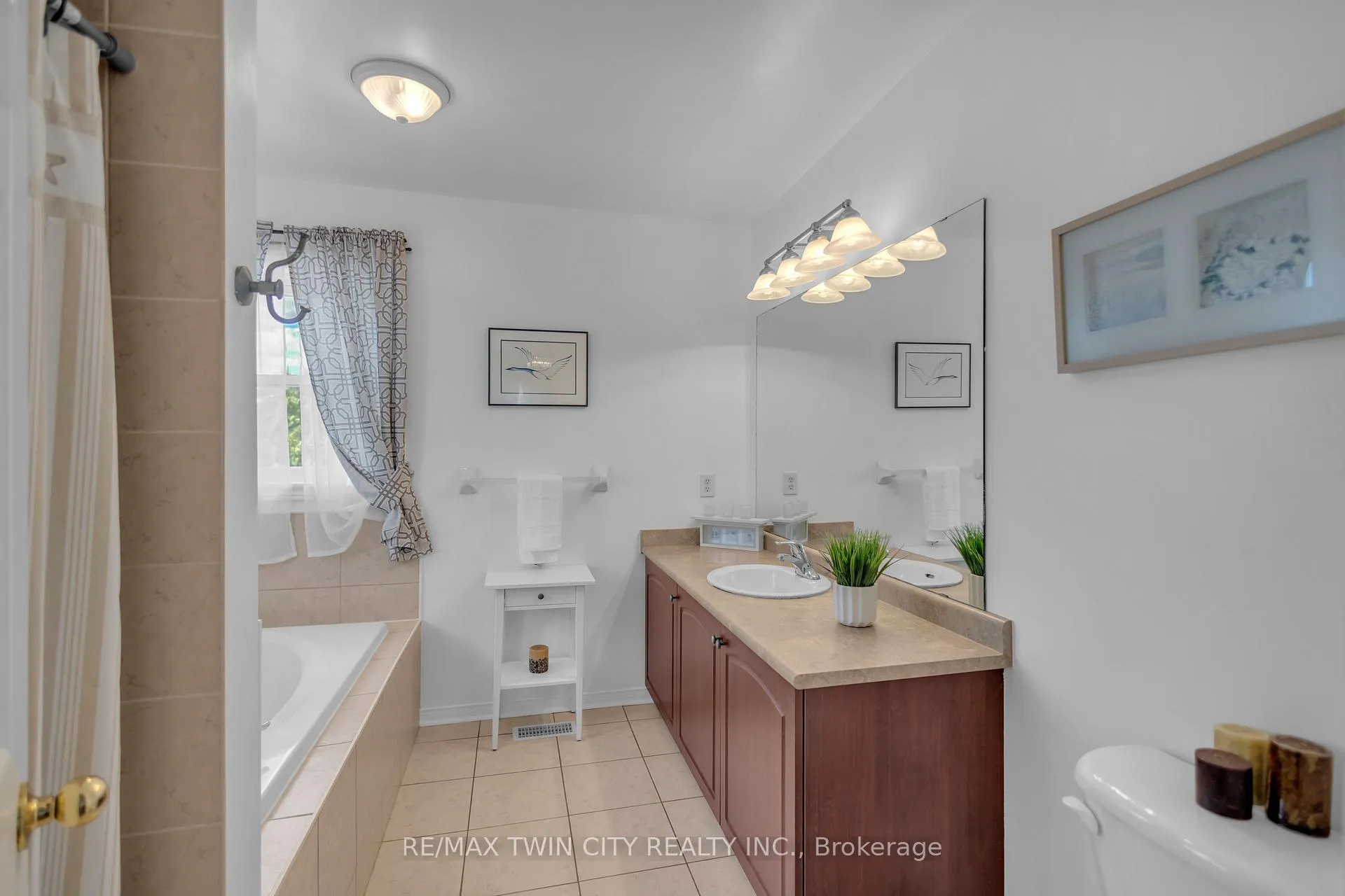 Photo 21 of 124 Blackburn Drive, Brantford, Empire — HOMEH