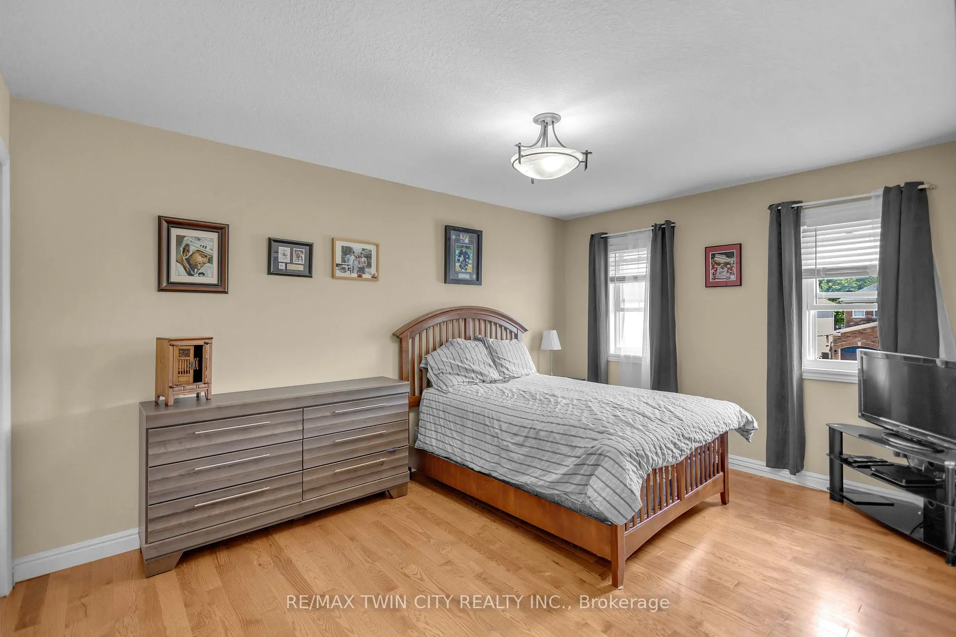 Photo 23 of 124 Blackburn Drive, Brantford, Empire — HOMEH