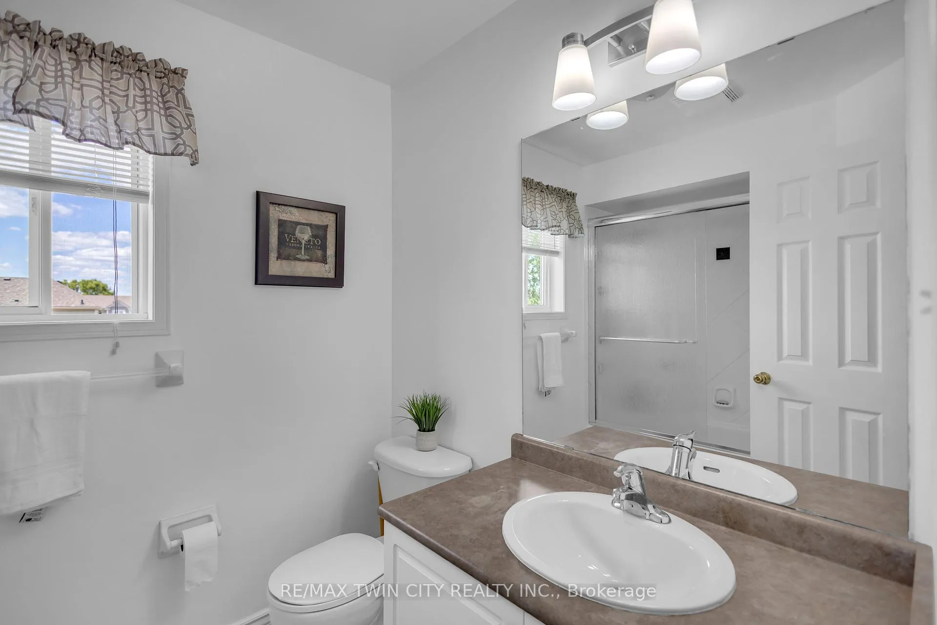 Photo 29 of 124 Blackburn Drive, Brantford, Empire — HOMEH