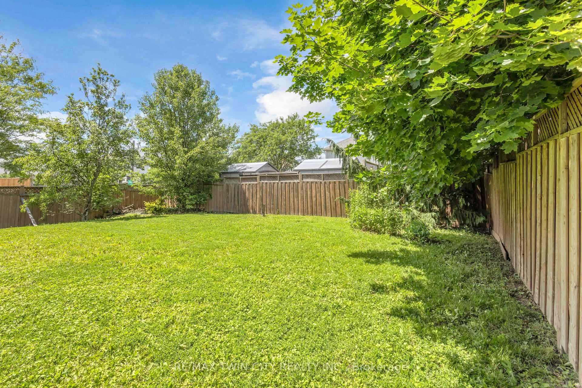 Photo 37 of 124 Blackburn Drive, Brantford, Empire — HOMEH