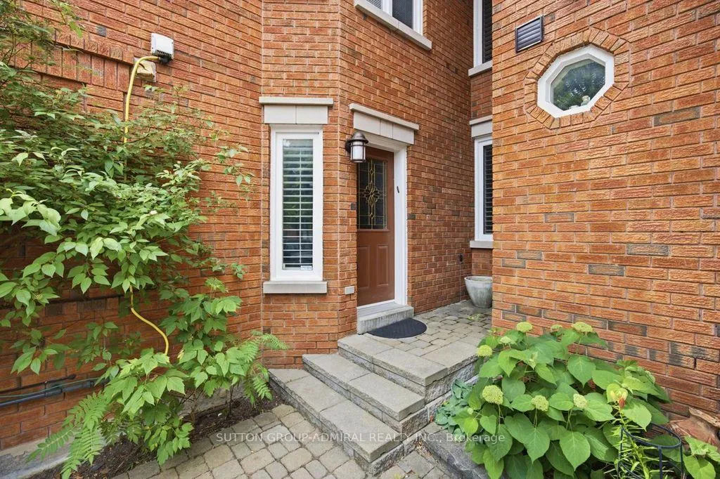 Photo 2 of 47 Brownstone Circle, Vaughan, Crestwood-Springfarm-Yorkhill — HOMEH
