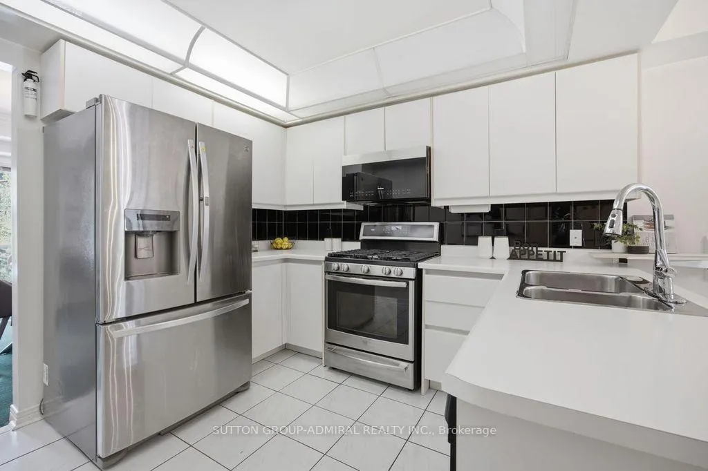 Photo 8 of 47 Brownstone Circle, Vaughan, Crestwood-Springfarm-Yorkhill — HOMEH