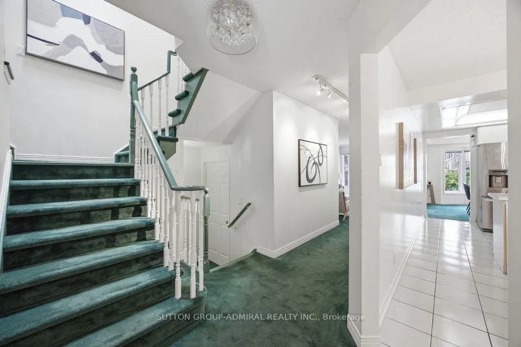 Photo 10 of 47 Brownstone Circle, Vaughan, Crestwood-Springfarm-Yorkhill — HOMEH