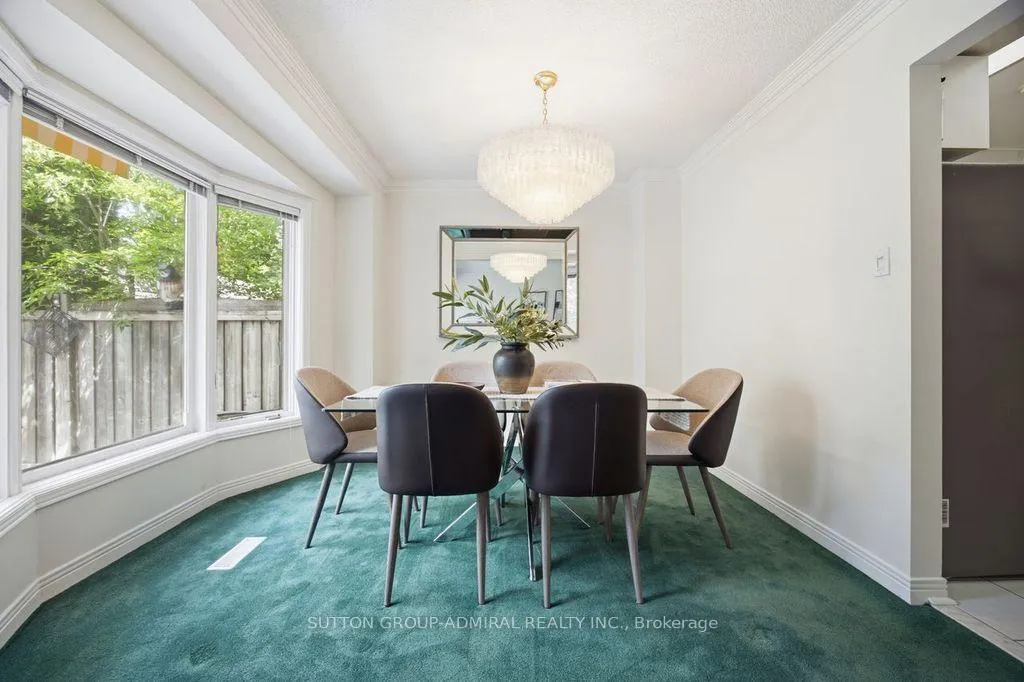 Photo 11 of 47 Brownstone Circle, Vaughan, Crestwood-Springfarm-Yorkhill — HOMEH