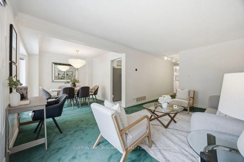 Photo 12 of 47 Brownstone Circle, Vaughan, Crestwood-Springfarm-Yorkhill — HOMEH