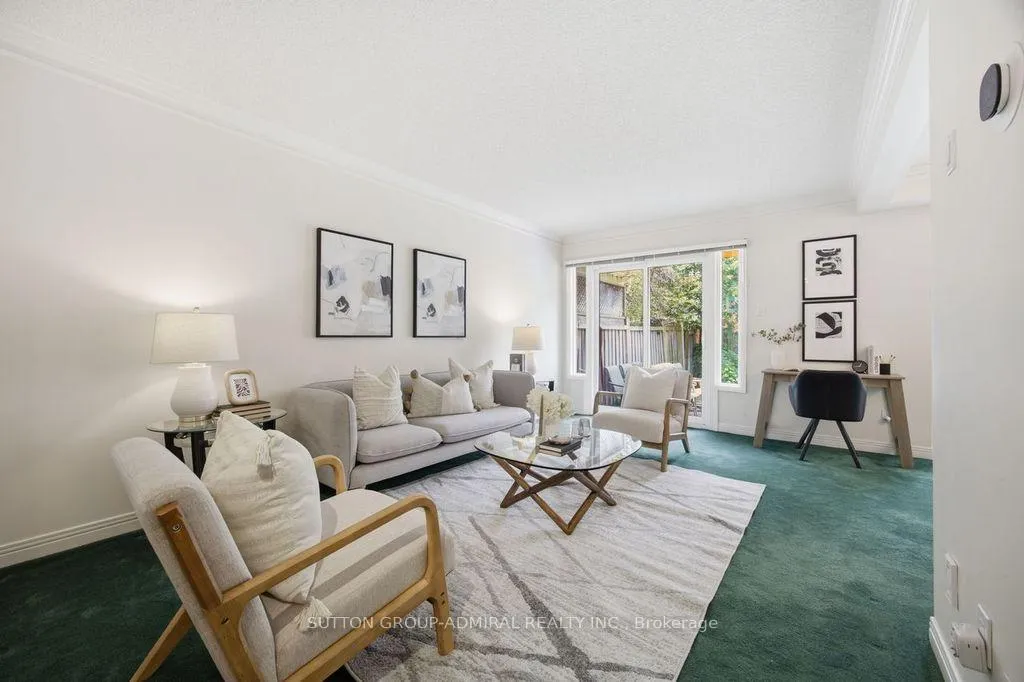 Photo 13 of 47 Brownstone Circle, Vaughan, Crestwood-Springfarm-Yorkhill — HOMEH