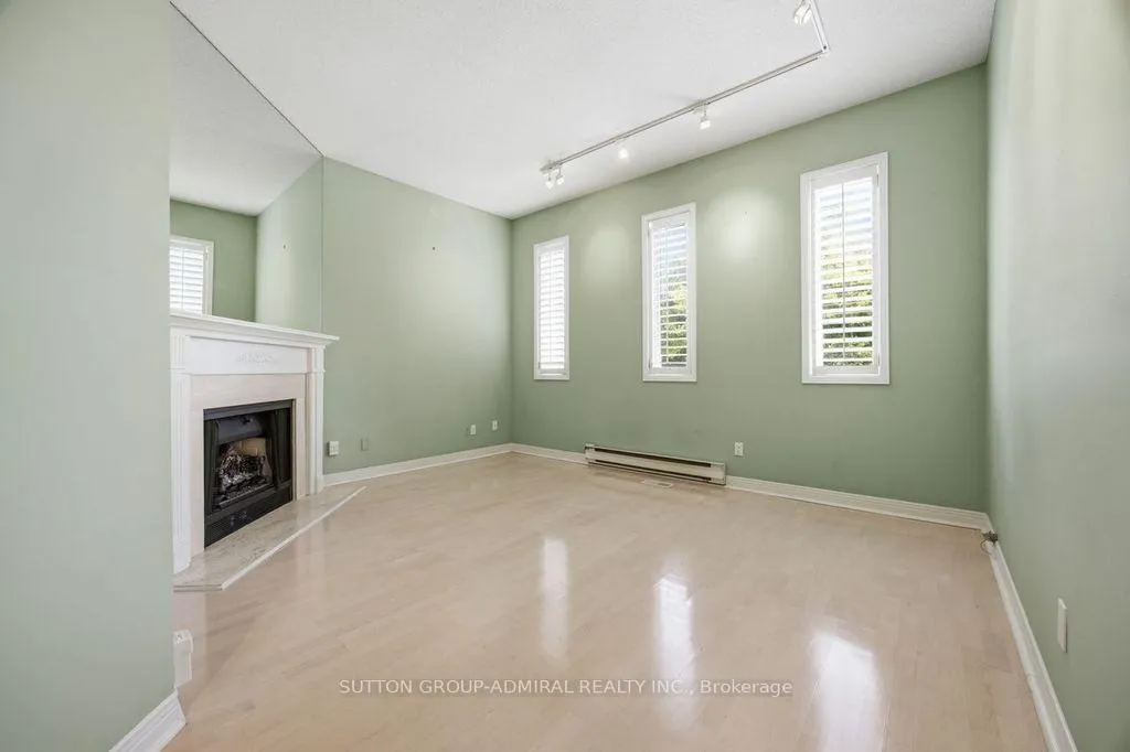 Photo 16 of 47 Brownstone Circle, Vaughan, Crestwood-Springfarm-Yorkhill — HOMEH