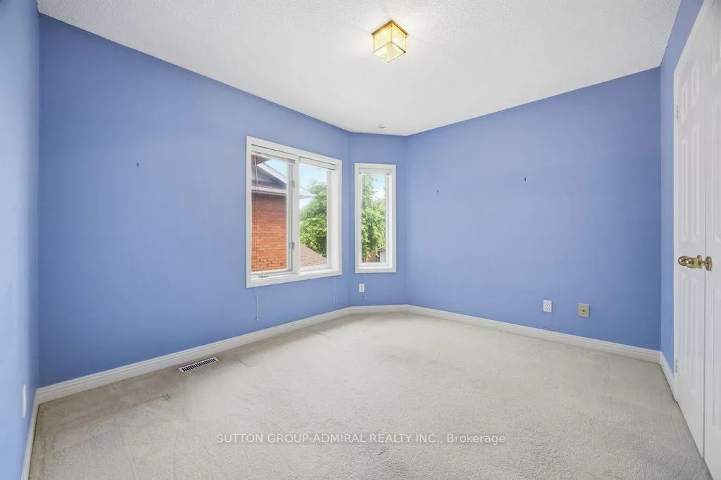 Photo 22 of 47 Brownstone Circle, Vaughan, Crestwood-Springfarm-Yorkhill — HOMEH