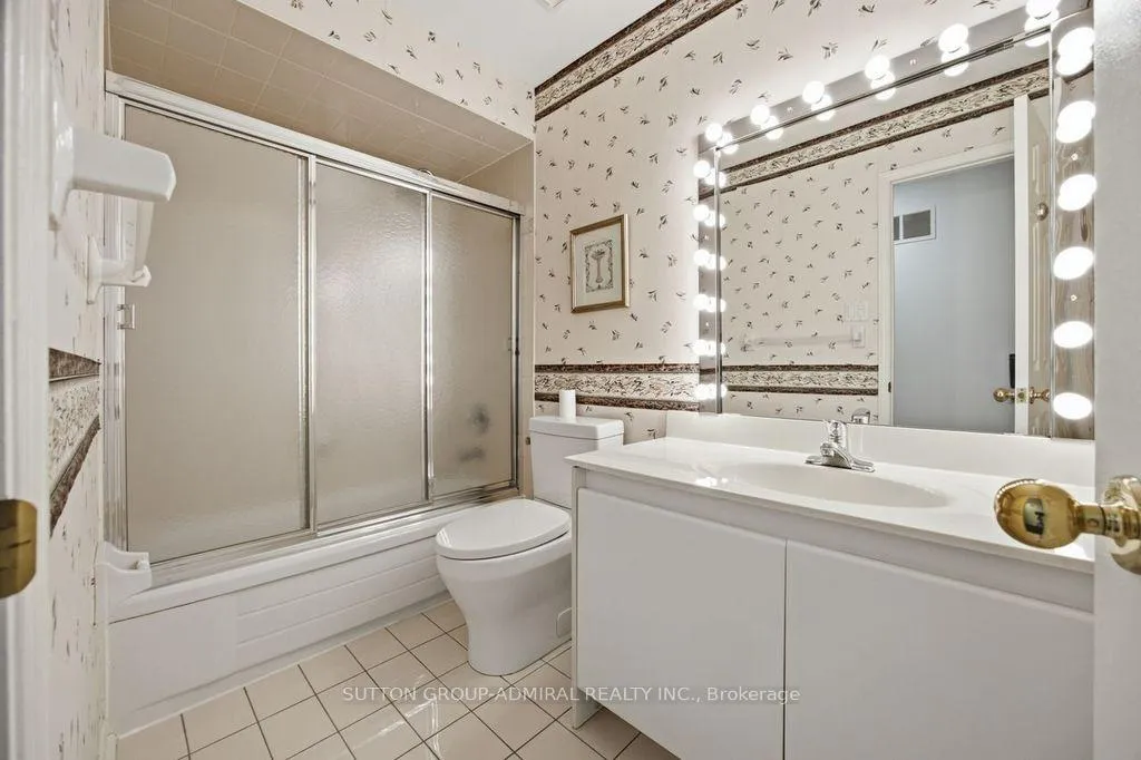 Photo 24 of 47 Brownstone Circle, Vaughan, Crestwood-Springfarm-Yorkhill — HOMEH