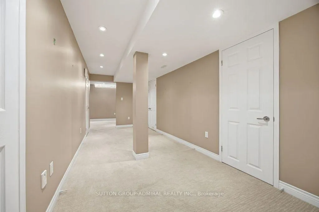 Photo 26 of 47 Brownstone Circle, Vaughan, Crestwood-Springfarm-Yorkhill — HOMEH