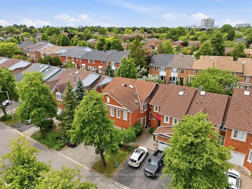 Photo 30 of 47 Brownstone Circle, Vaughan, Crestwood-Springfarm-Yorkhill — HOMEH
