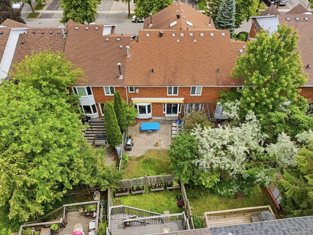 Photo 31 of 47 Brownstone Circle, Vaughan, Crestwood-Springfarm-Yorkhill — HOMEH