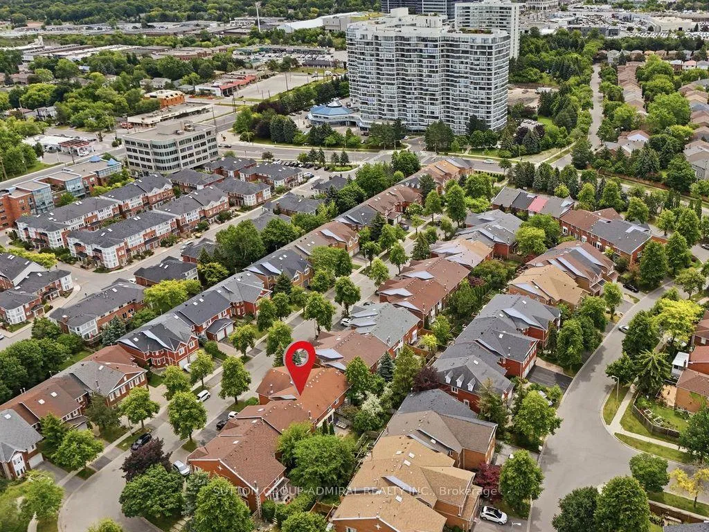 Photo 32 of 47 Brownstone Circle, Vaughan, Crestwood-Springfarm-Yorkhill — HOMEH