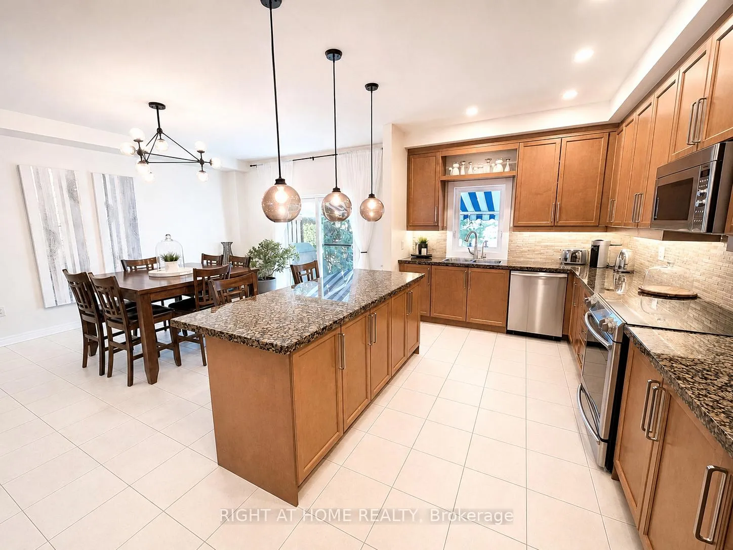 Photo 11 of Unit 10, 8900 Bathurst Street, Vaughan, Patterson — HOMEH