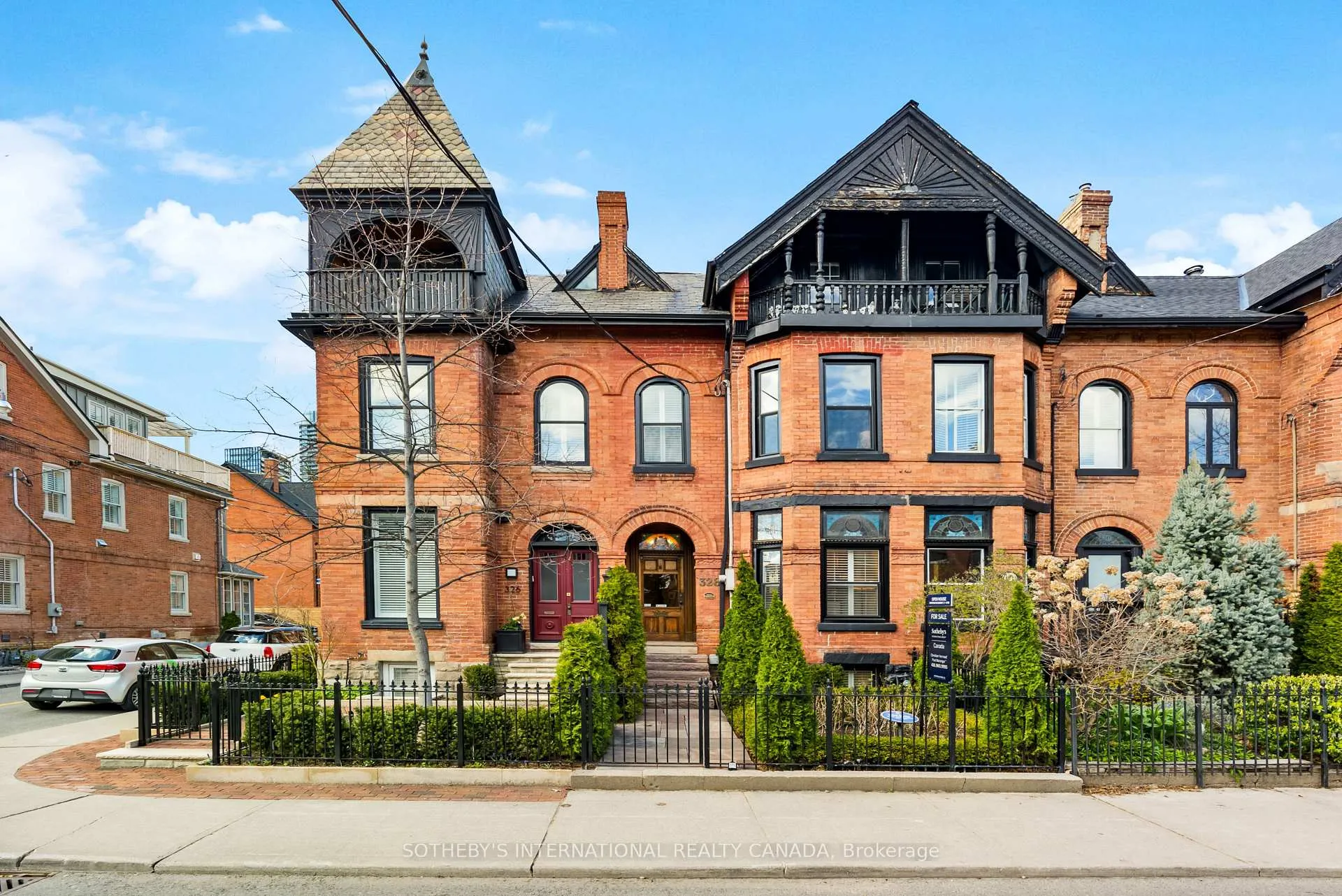 Front of 328 Wellesley Street E