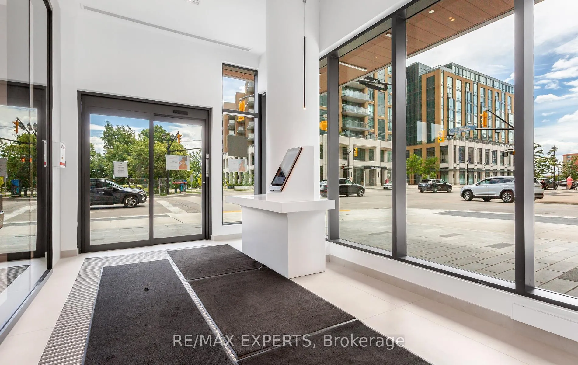 Photo 5 of 2075 Lakeshore Road, Burlington, Brant — HOMEH