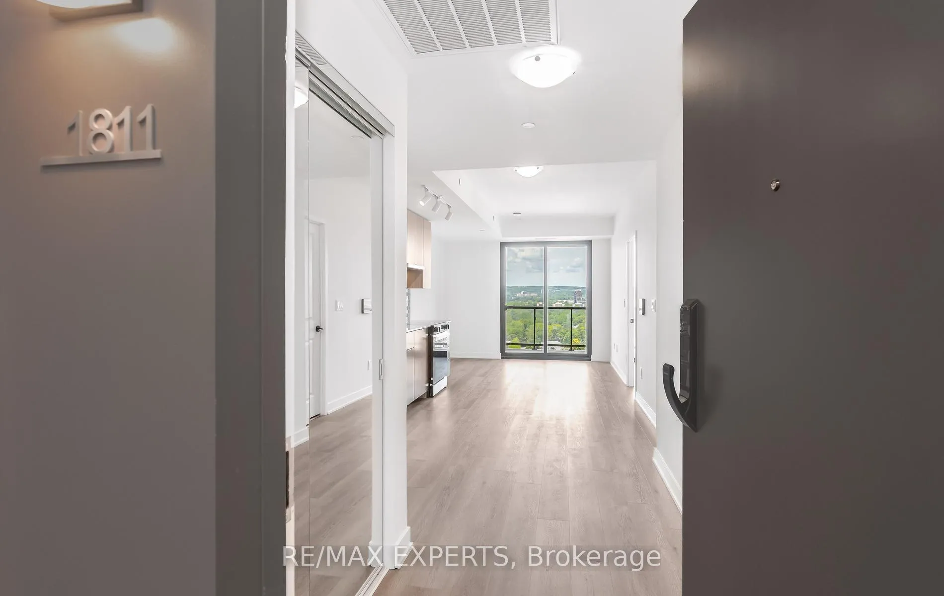 Photo 8 of 2075 Lakeshore Road, Burlington, Brant — HOMEH