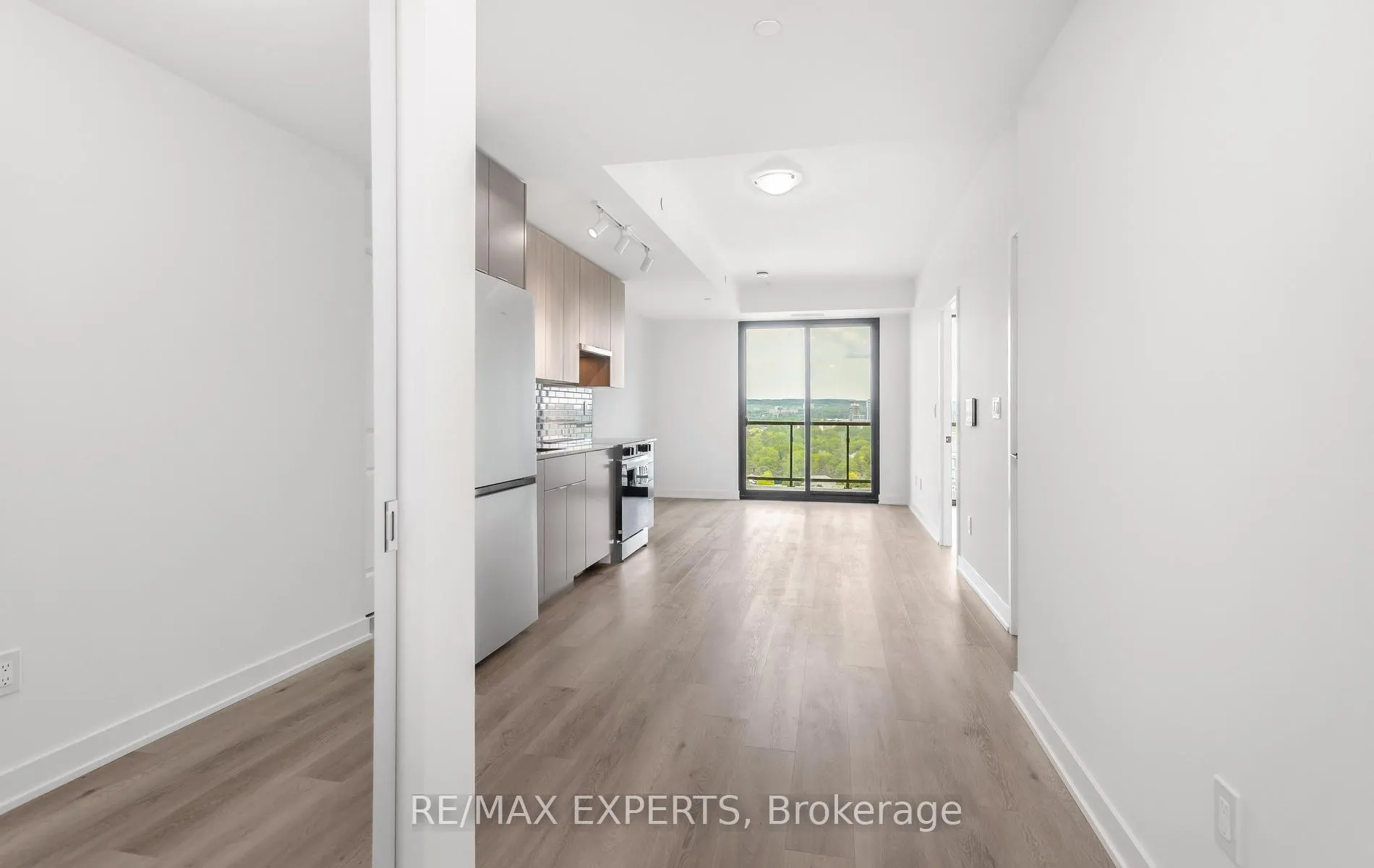 Photo 9 of 2075 Lakeshore Road, Burlington, Brant — HOMEH