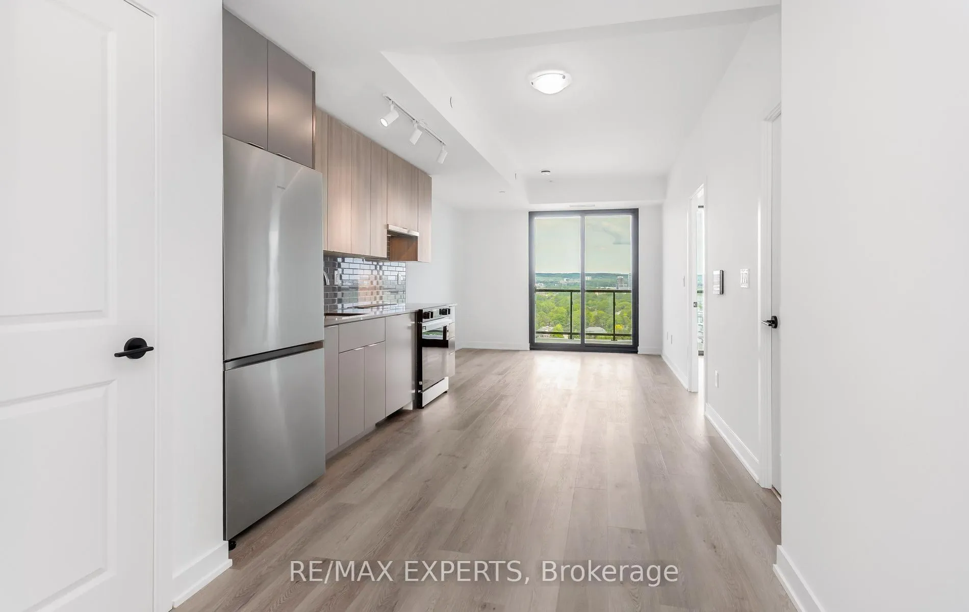 Photo 10 of 2075 Lakeshore Road, Burlington, Brant — HOMEH