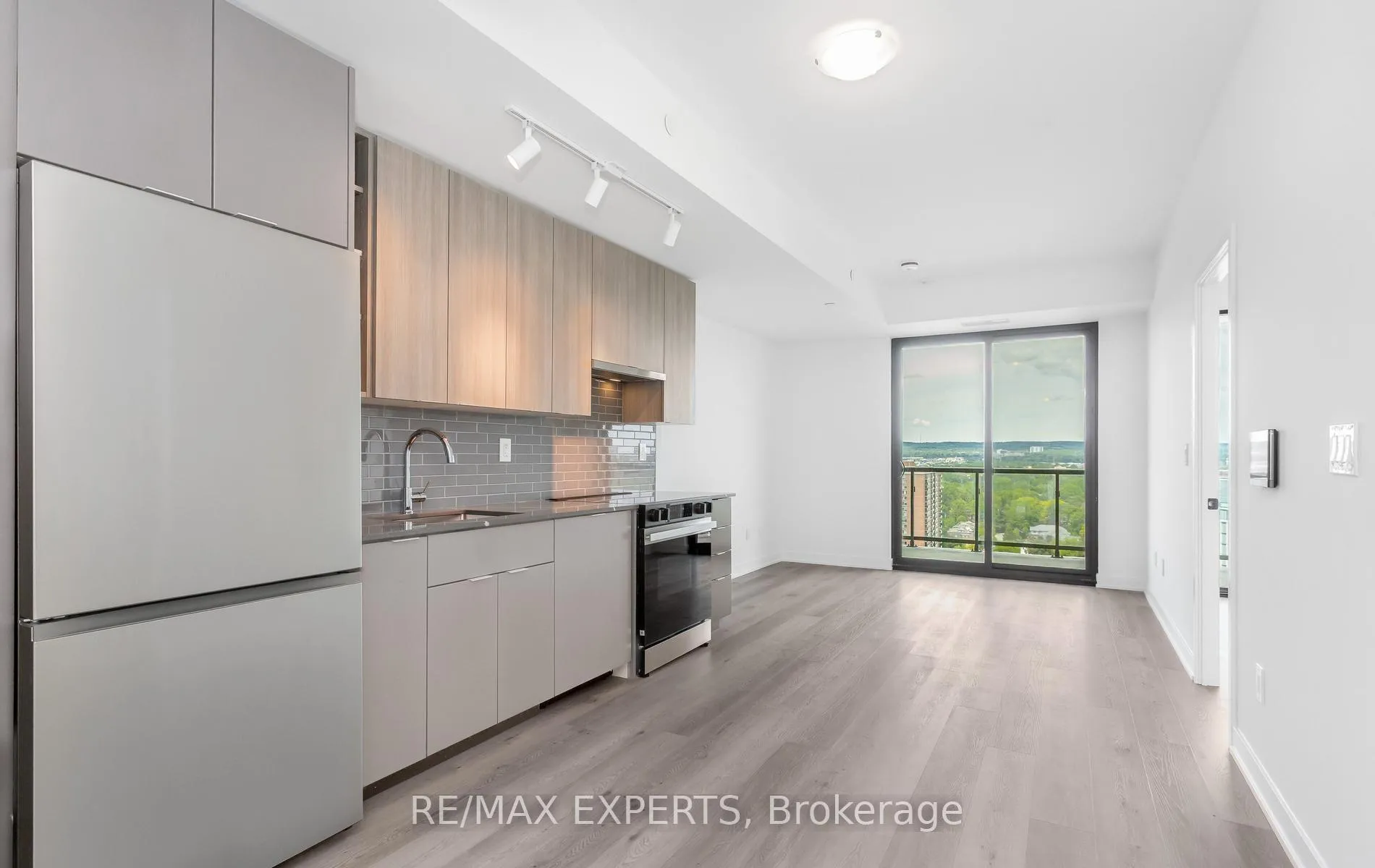 Photo 11 of 2075 Lakeshore Road, Burlington, Brant — HOMEH