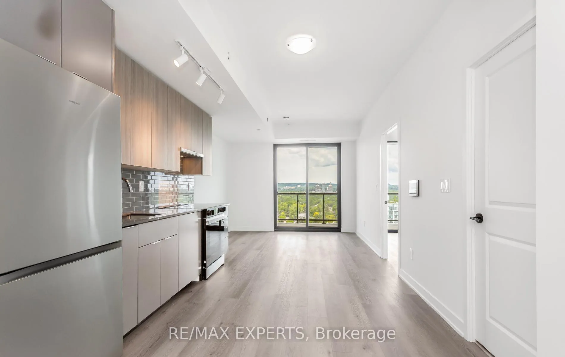 Photo 12 of 2075 Lakeshore Road, Burlington, Brant — HOMEH