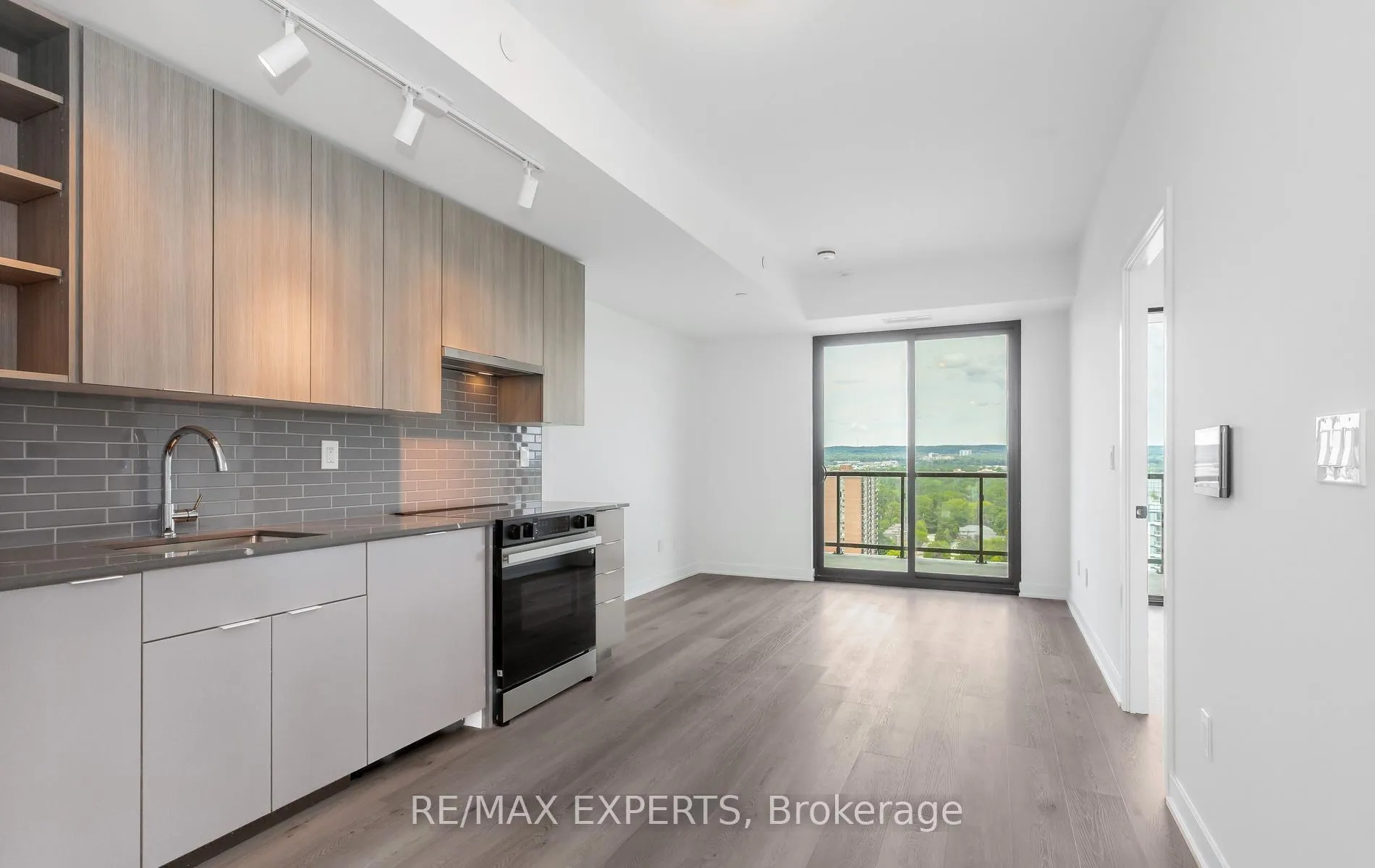 Photo 13 of 2075 Lakeshore Road, Burlington, Brant — HOMEH