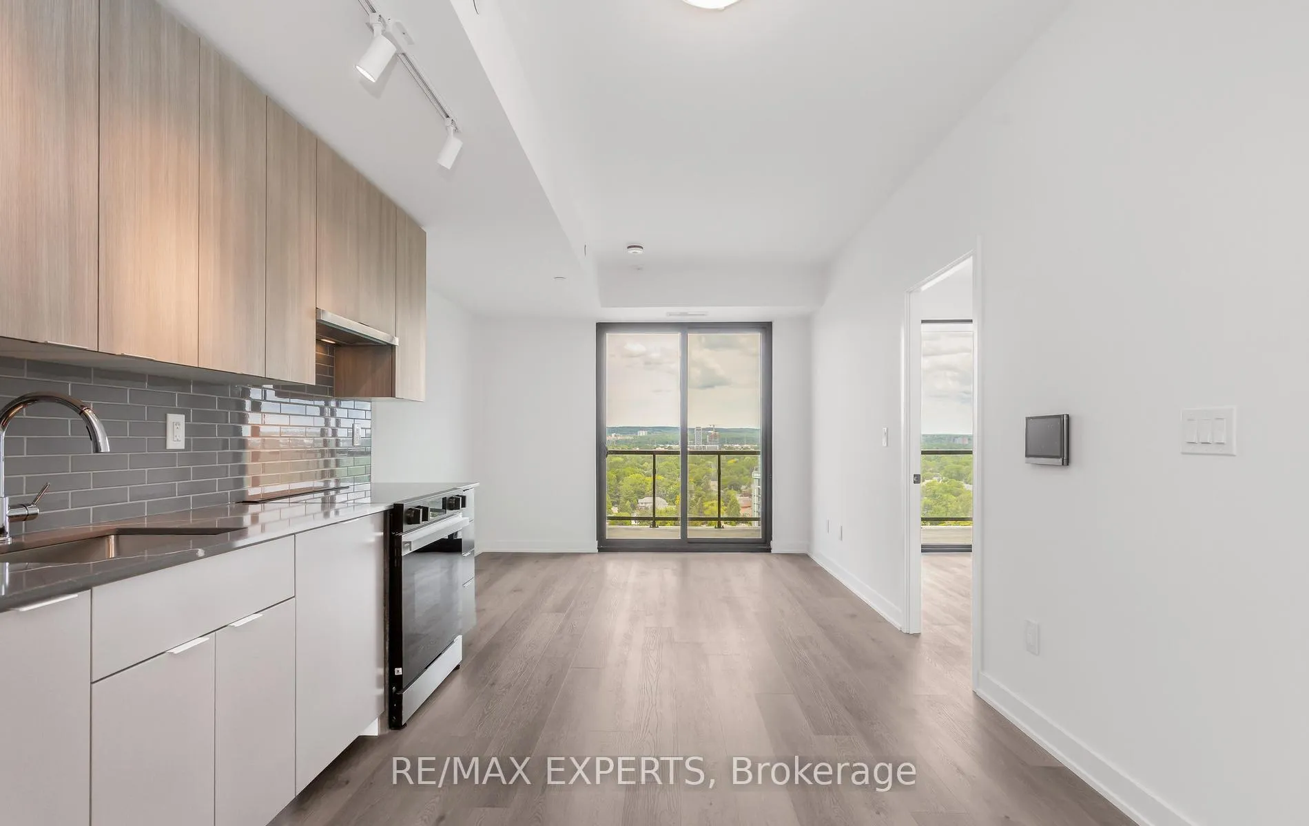 Photo 14 of 2075 Lakeshore Road, Burlington, Brant — HOMEH