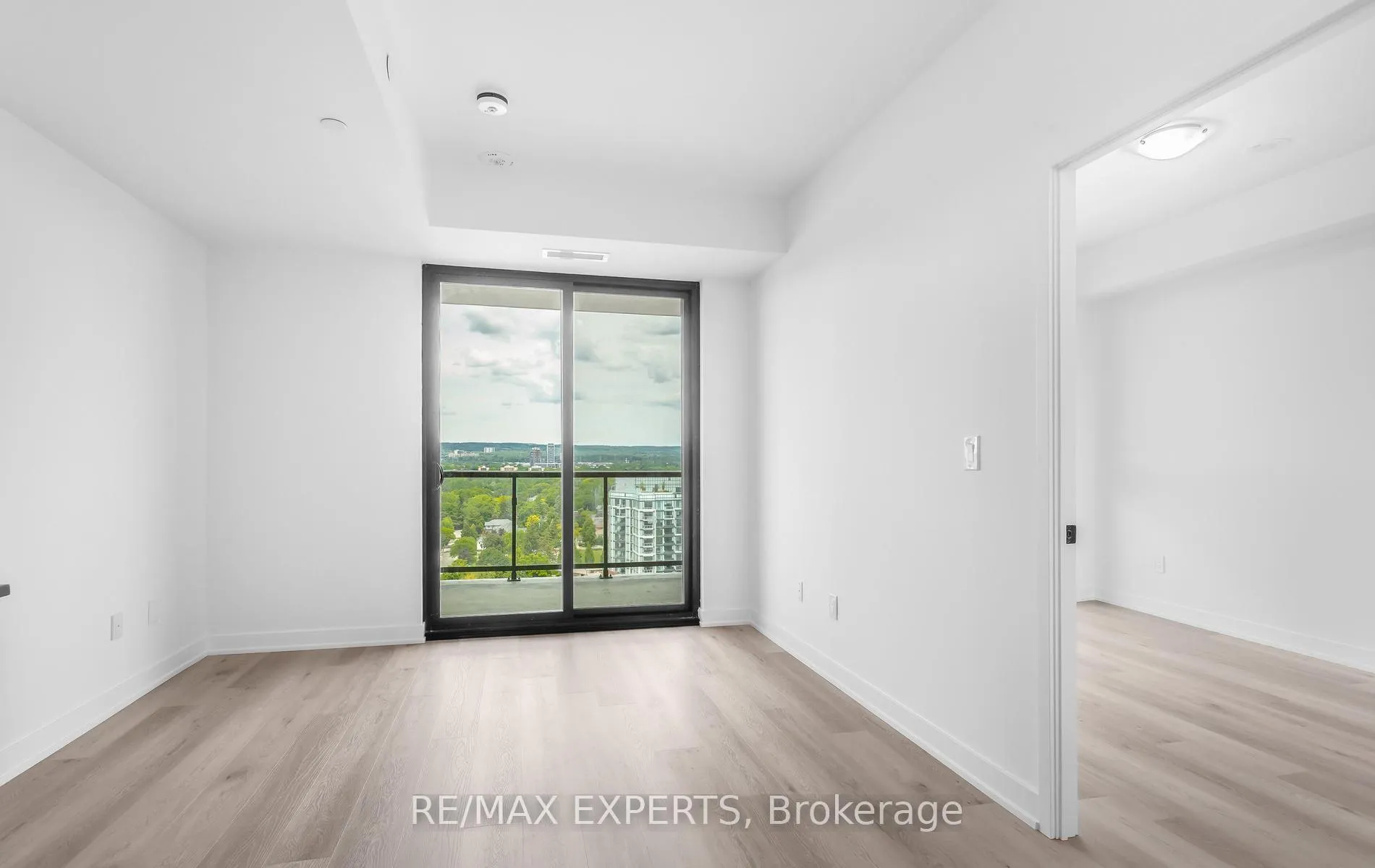 Photo 15 of 2075 Lakeshore Road, Burlington, Brant — HOMEH