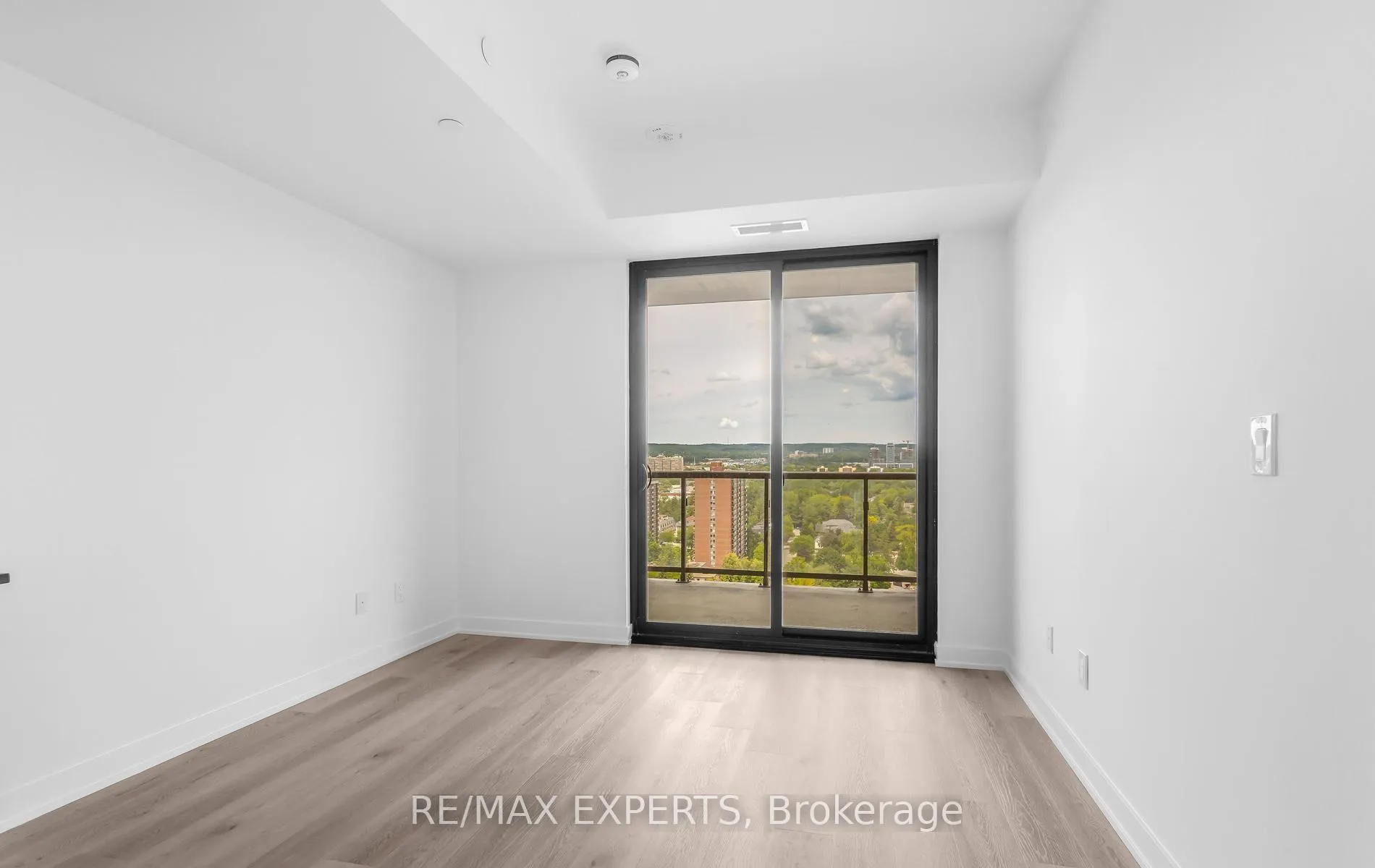 Photo 16 of 2075 Lakeshore Road, Burlington, Brant — HOMEH