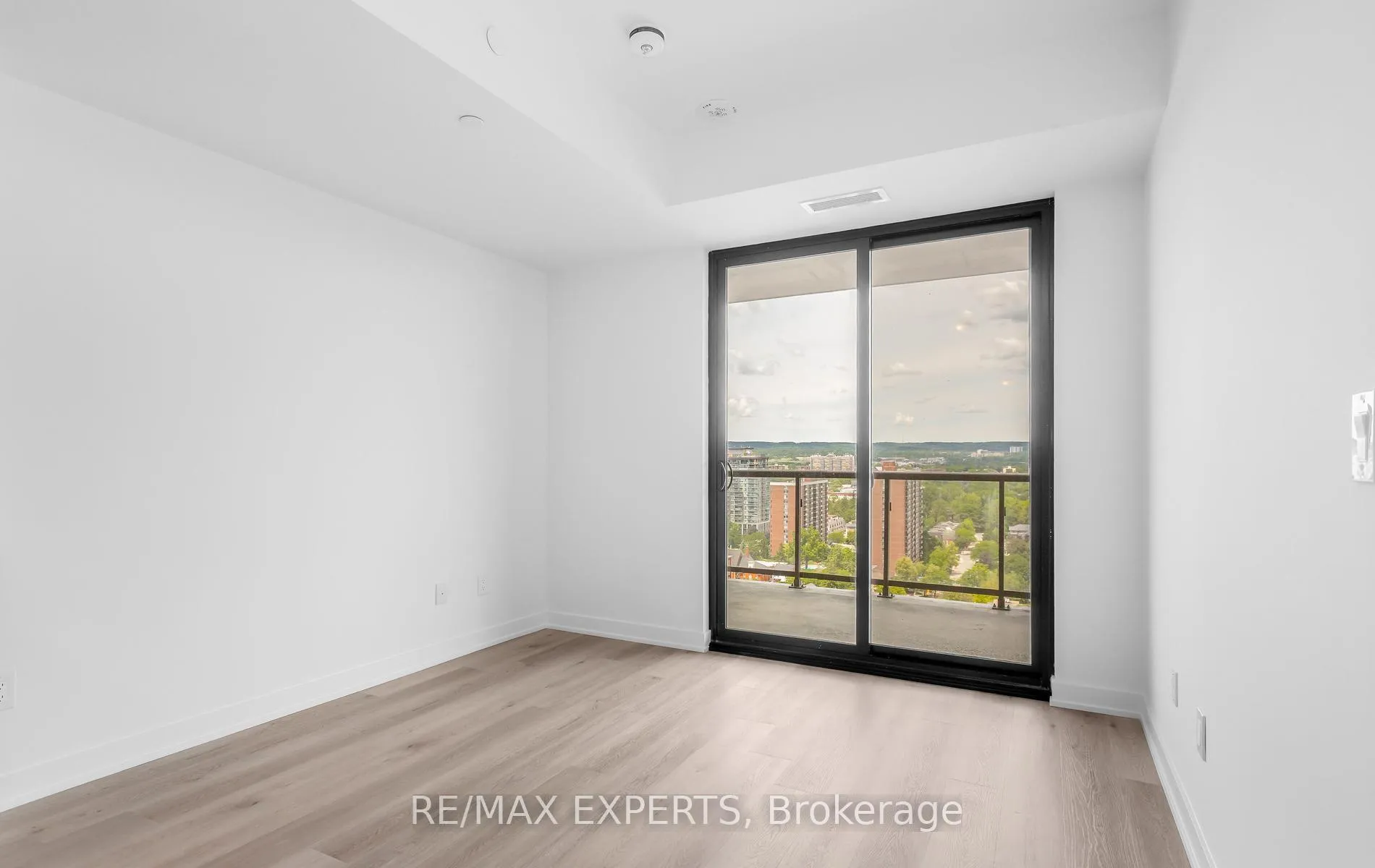 Photo 17 of 2075 Lakeshore Road, Burlington, Brant — HOMEH