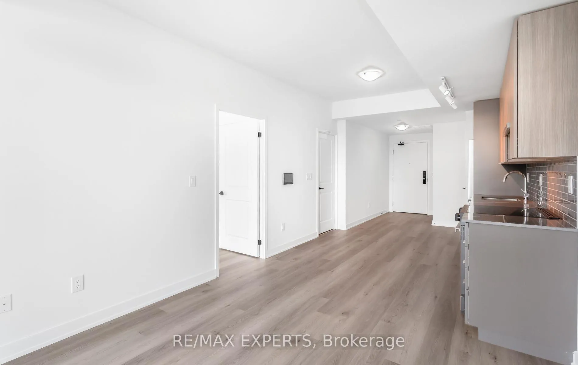Photo 19 of 2075 Lakeshore Road, Burlington, Brant — HOMEH